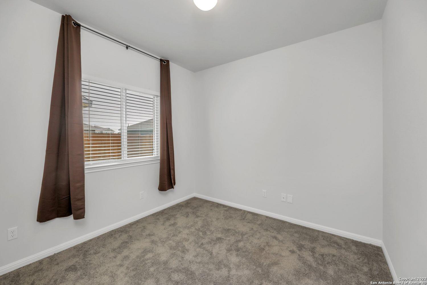 1121 Esplanade Pkwy Property Photo 8