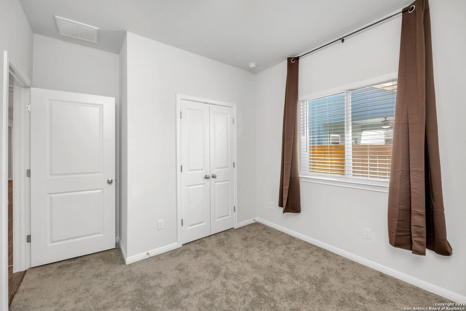 1121 Esplanade Pkwy Property Photo 9