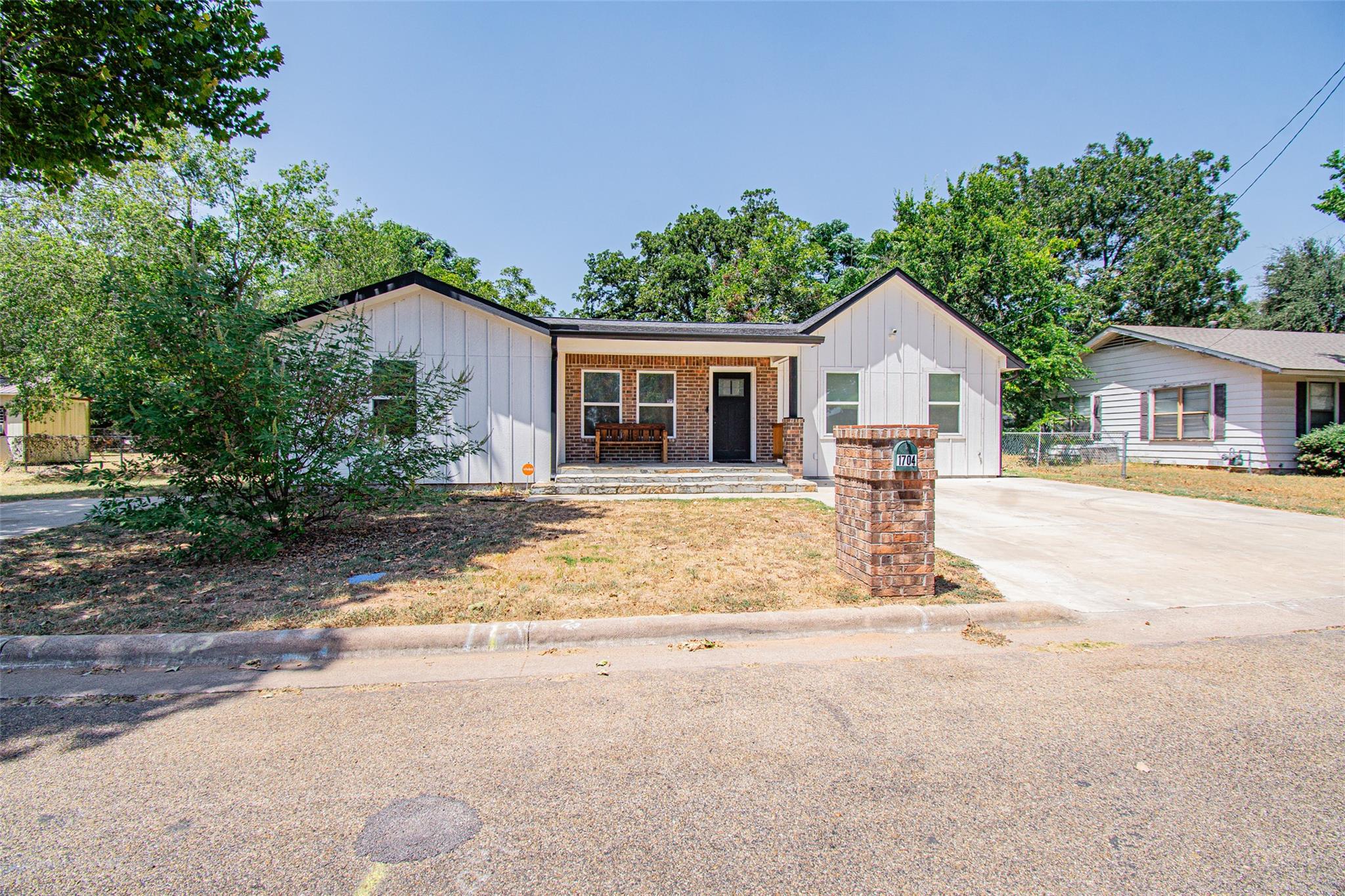 1704 N Hoover Ave Property Photo 1