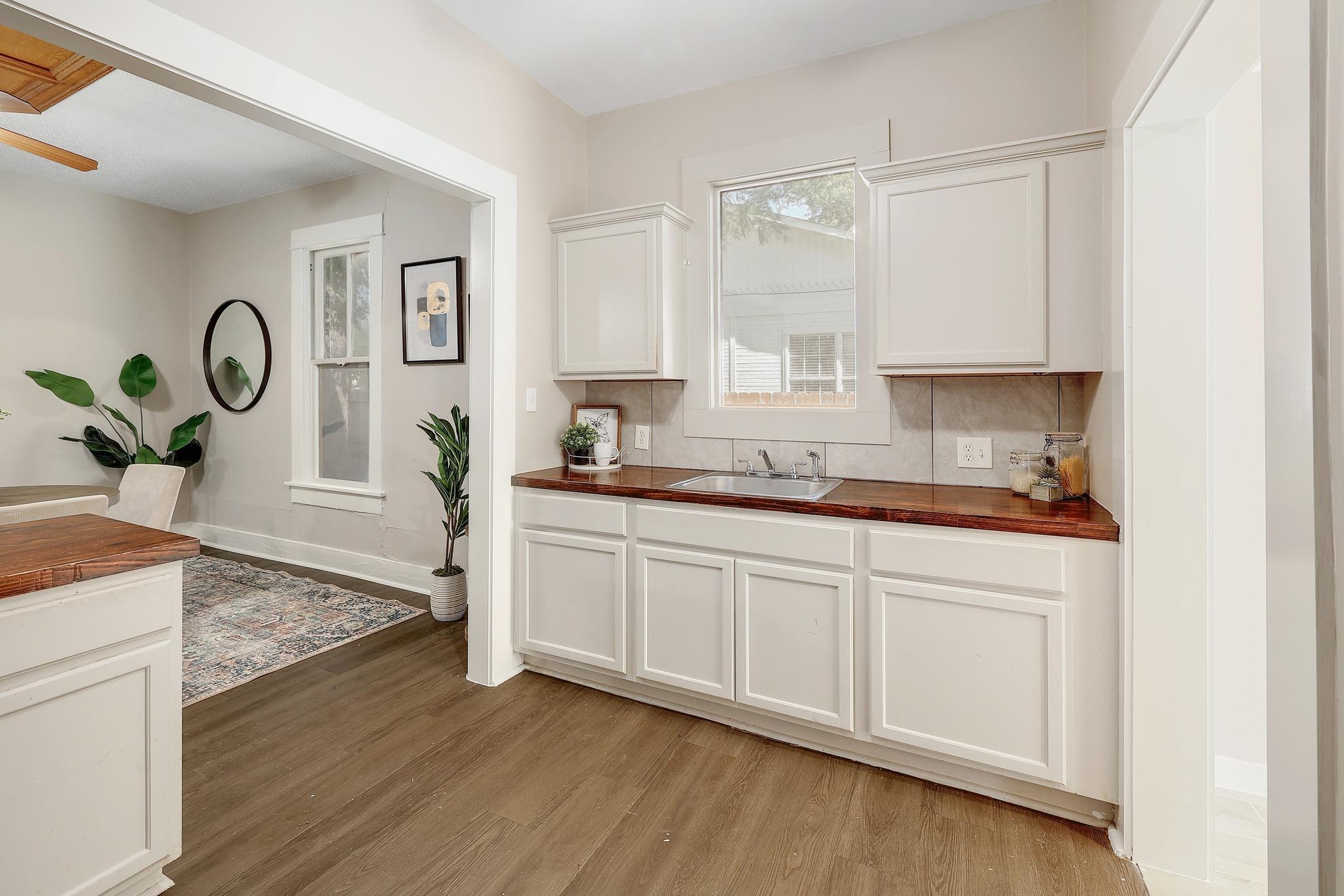 1104 Kimbro St Property Photo 9