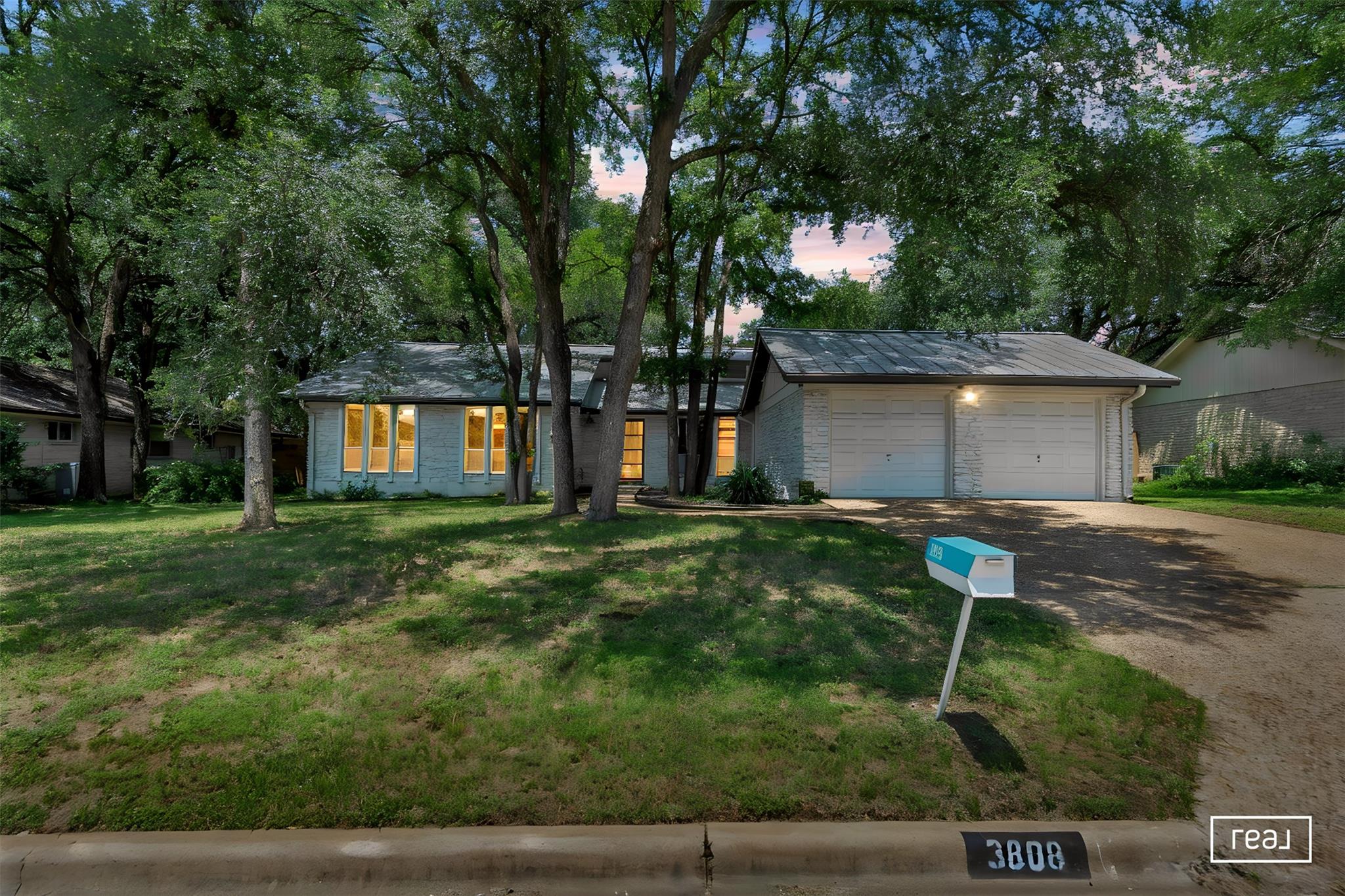 3808 Oak Creek Dr Property Photo