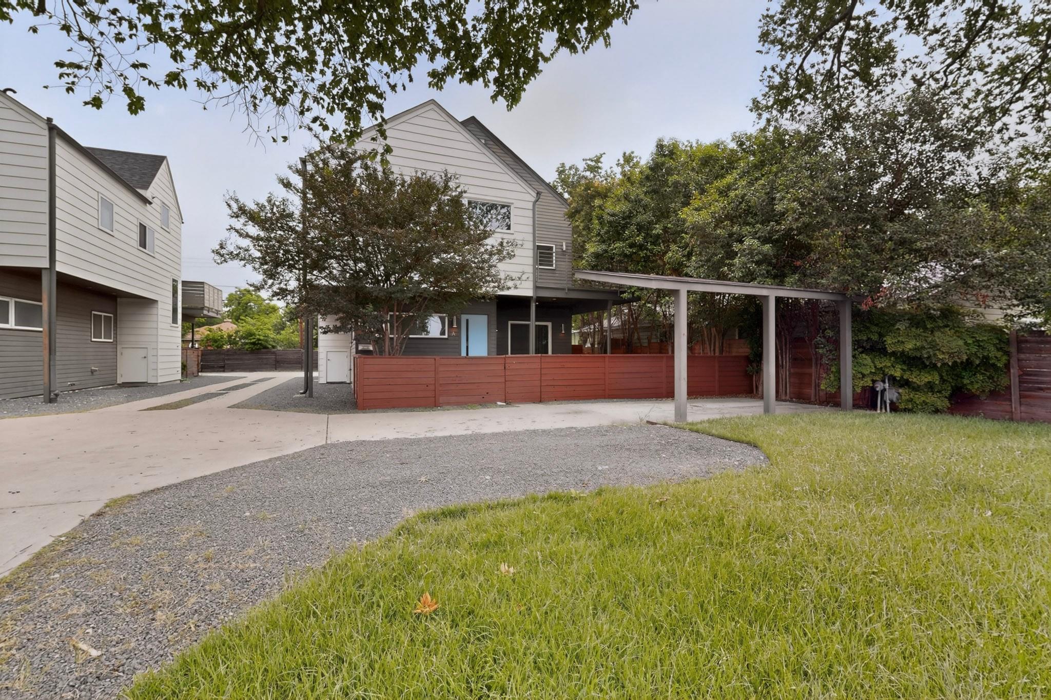 400 W 51st St #a Property Photo 1