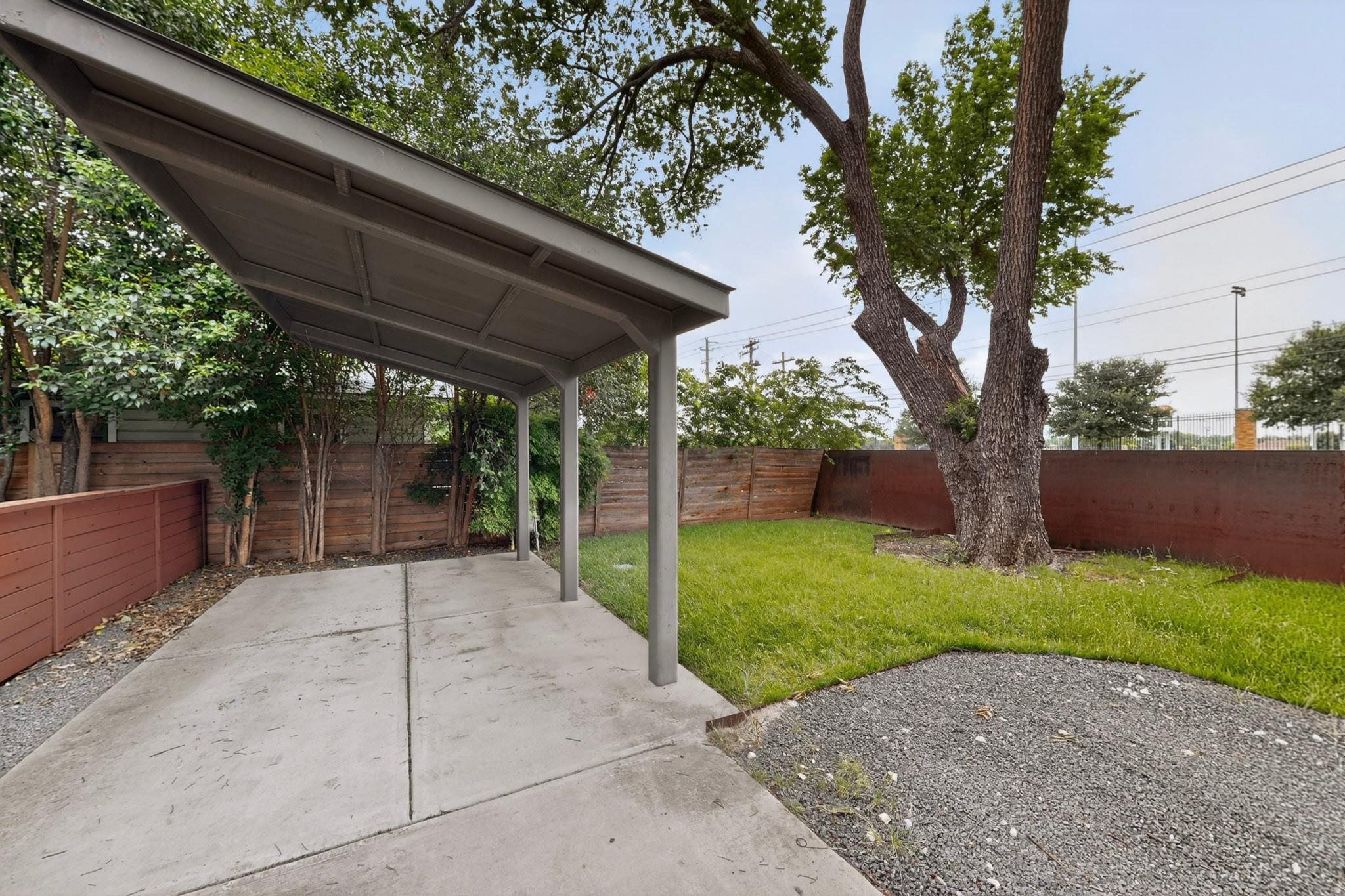 400 W 51st St #a Property Photo 3