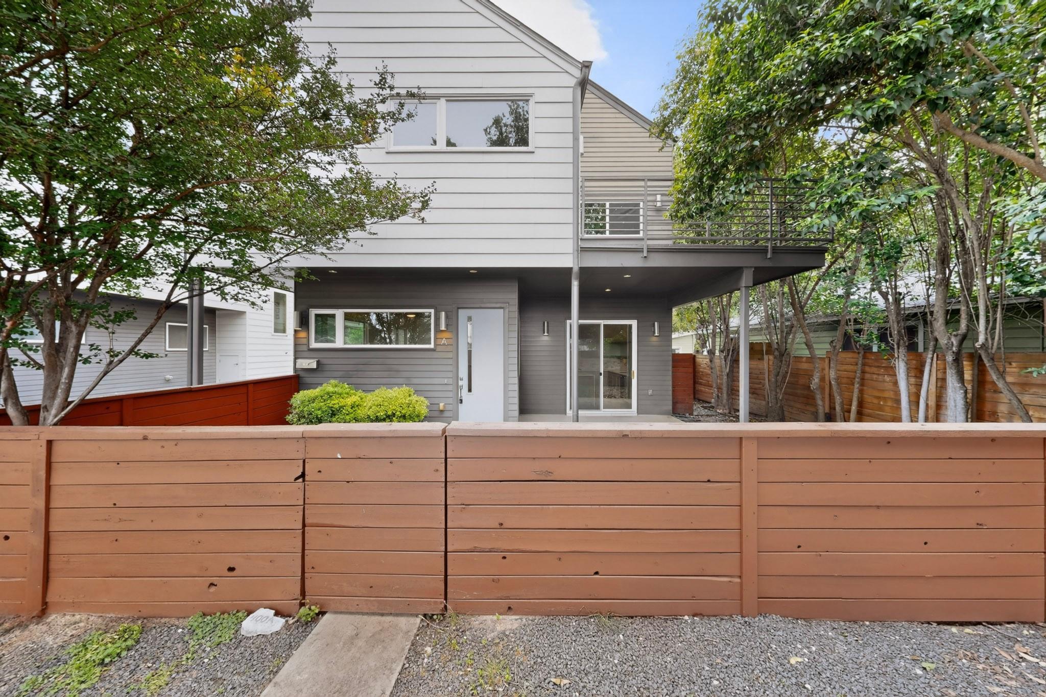 400 W 51st St #a Property Photo 4