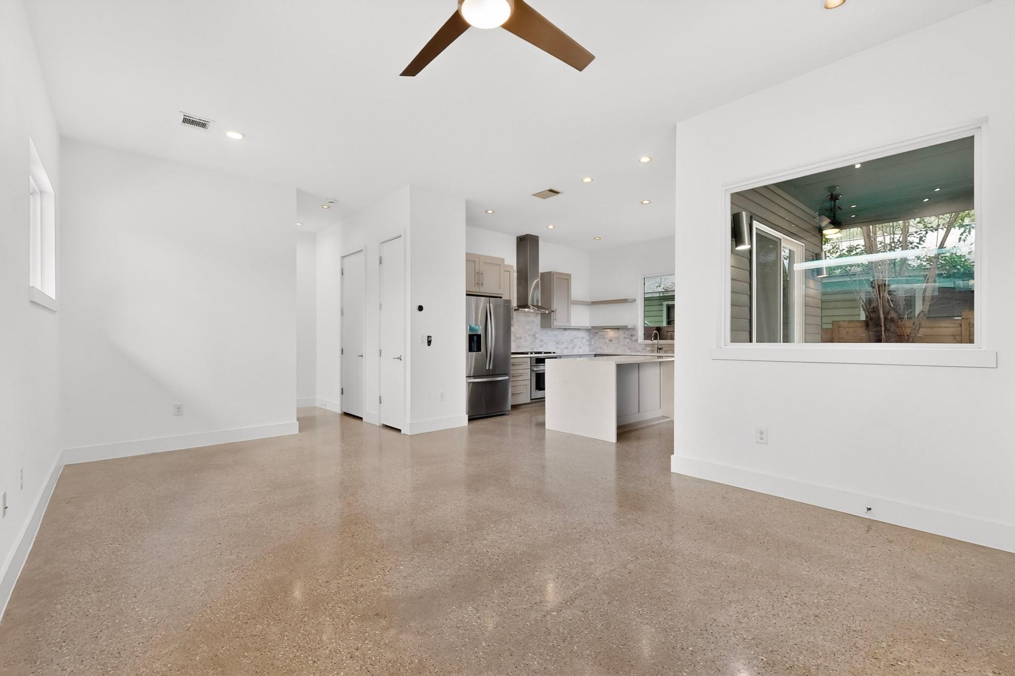 400 W 51st St #a Property Photo 10