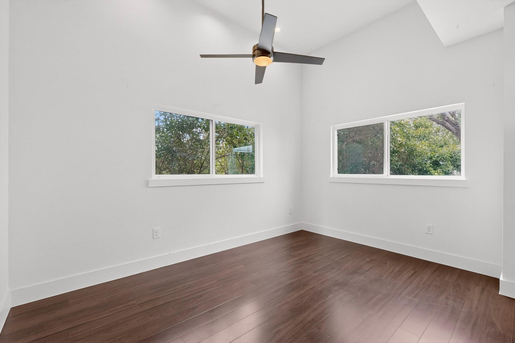 400 W 51st St #a Property Photo 18