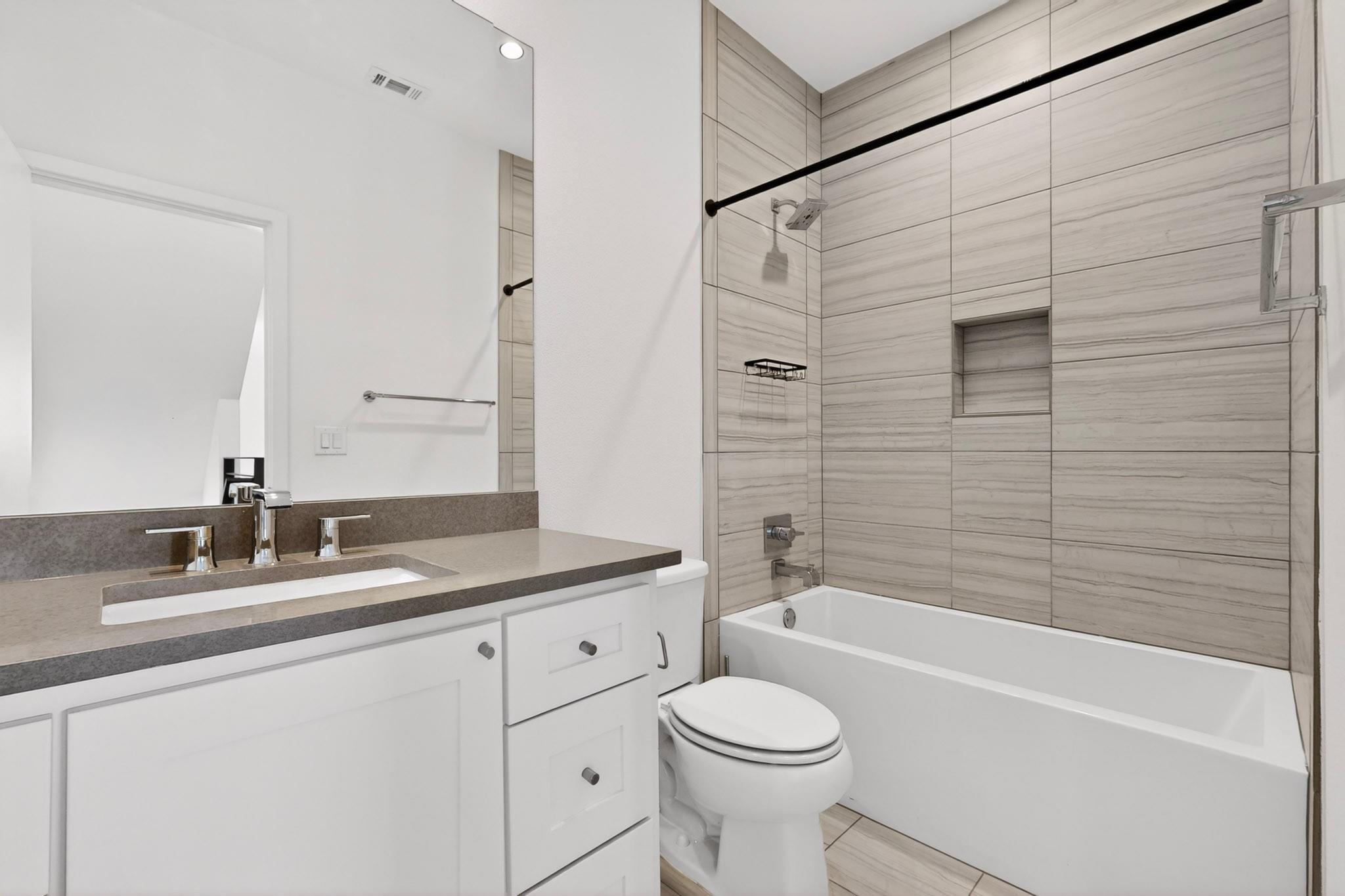 400 W 51st St #a Property Photo 21