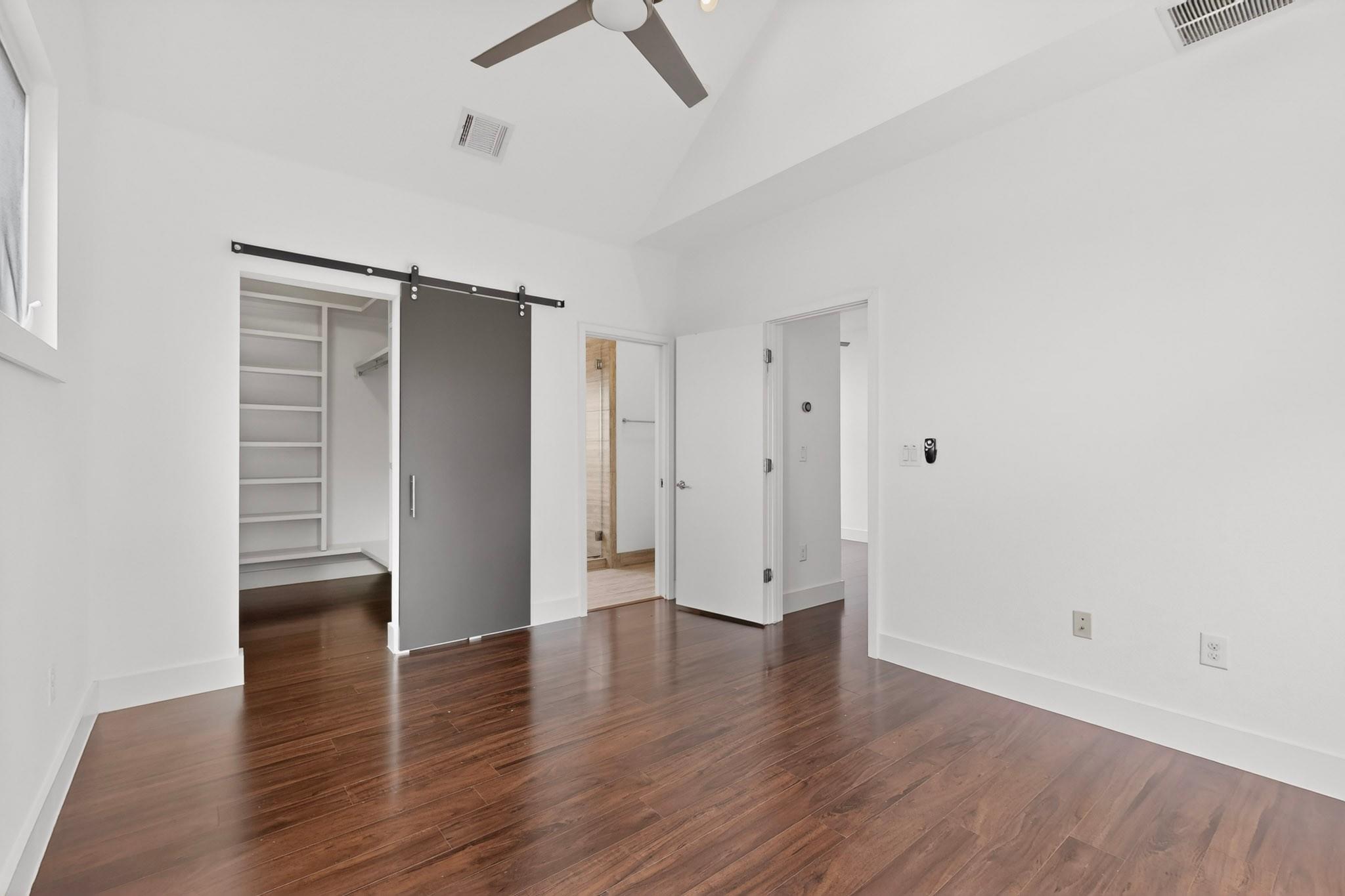 400 W 51st St #a Property Photo 25