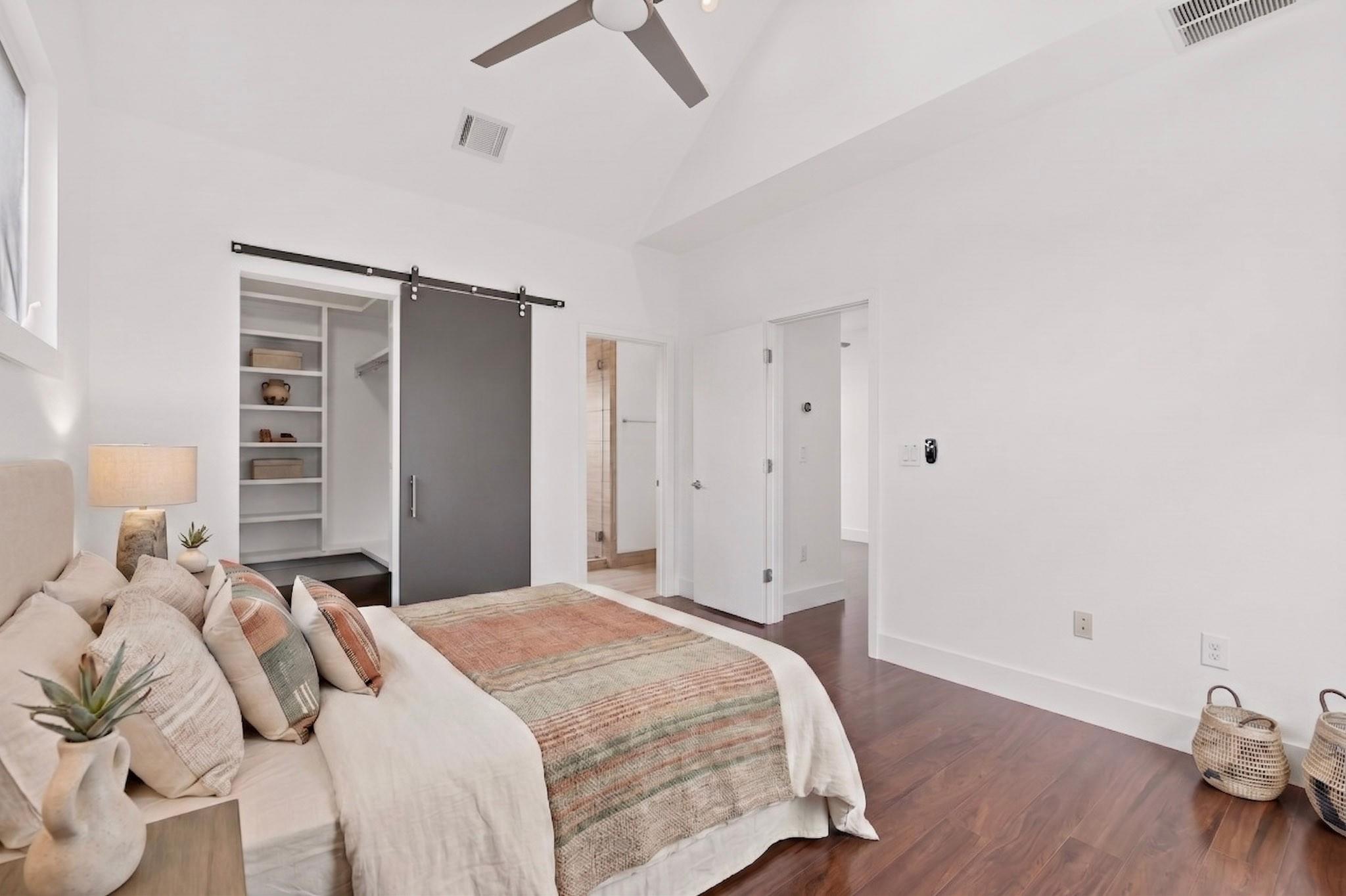 400 W 51st St #a Property Photo 26