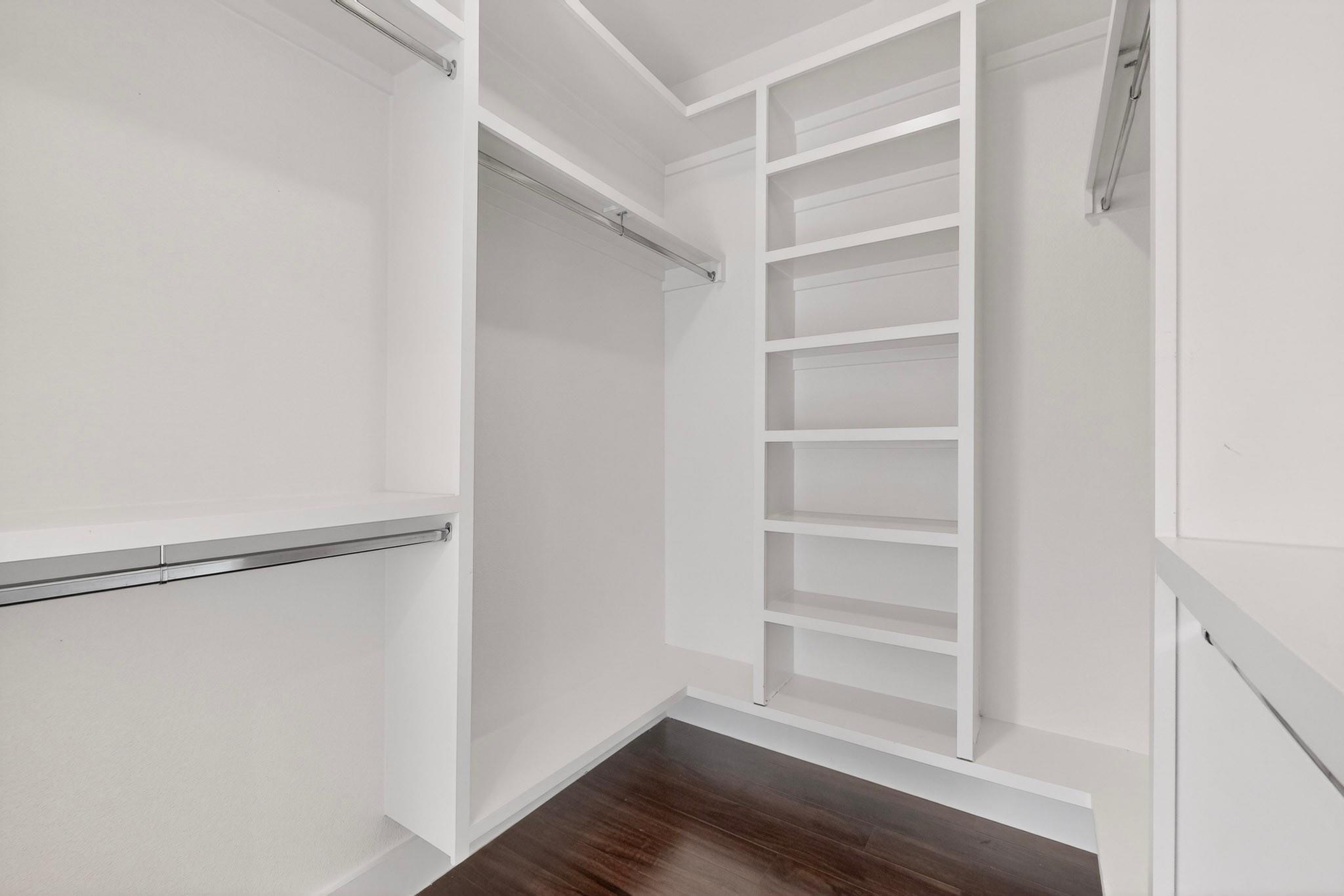 400 W 51st St #a Property Photo 35