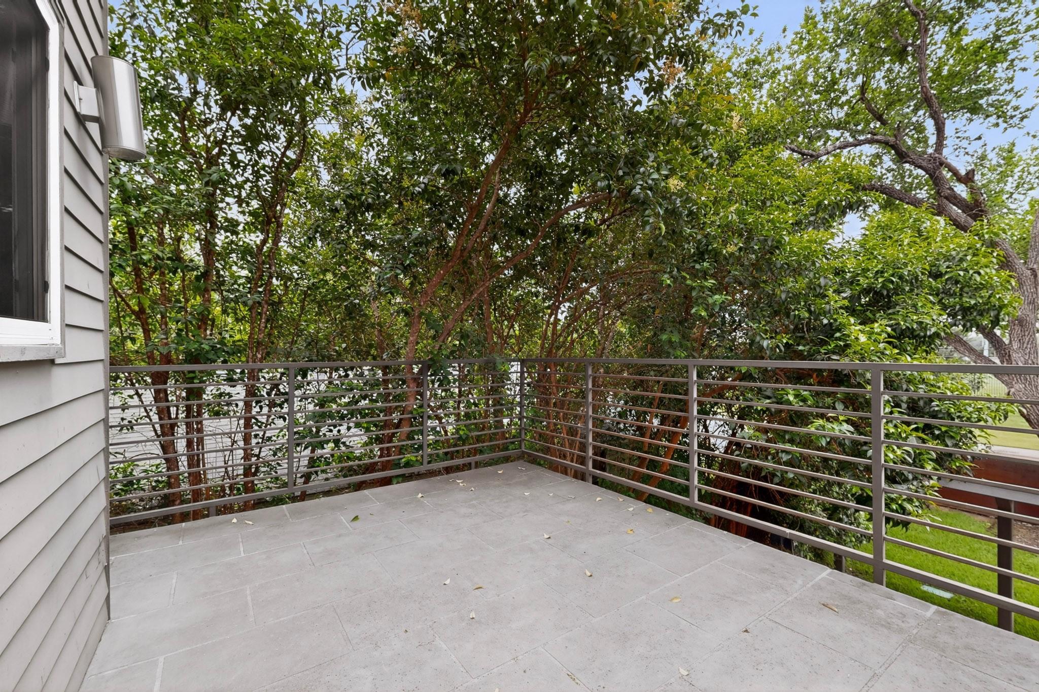 400 W 51st St #a Property Photo 37