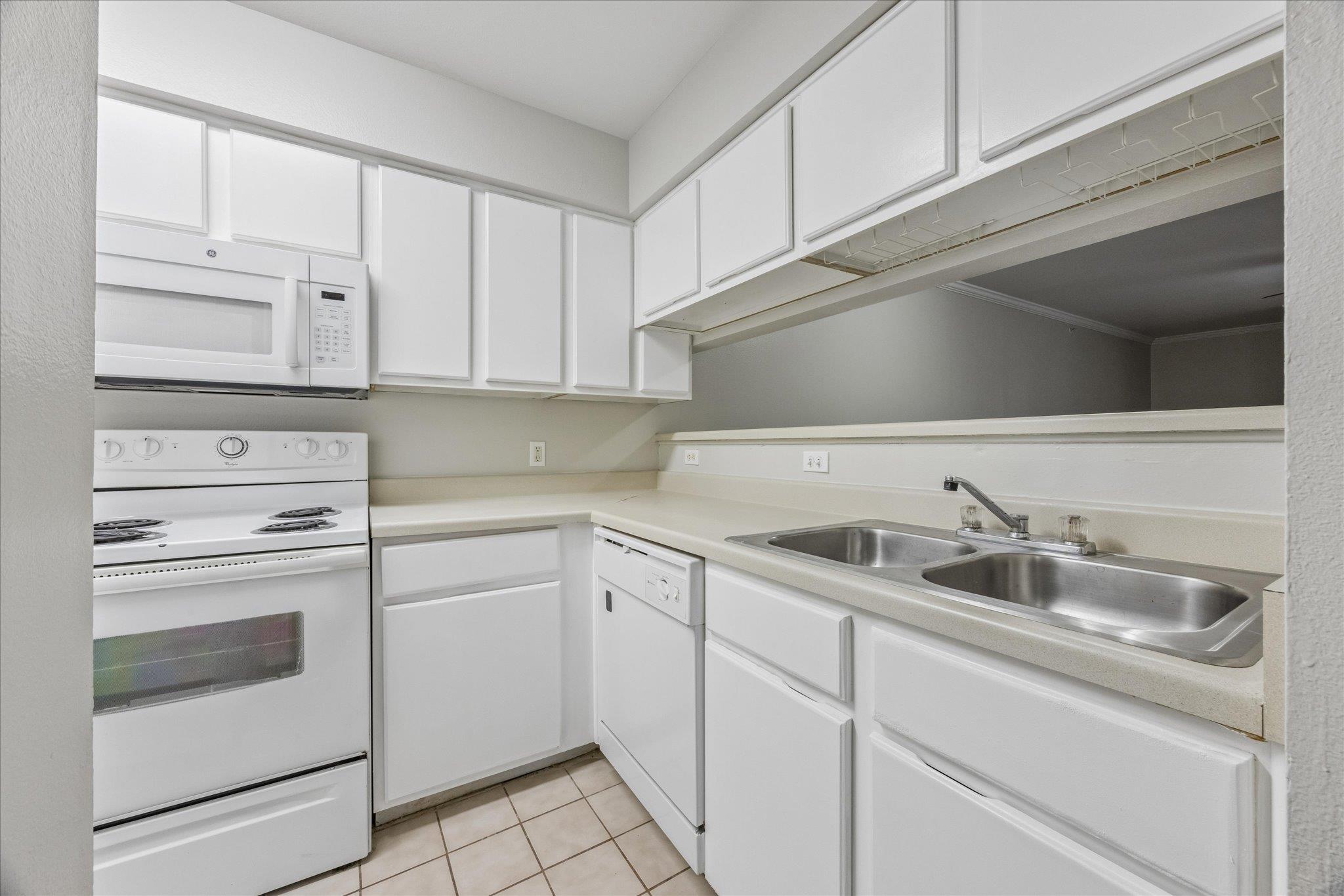501 W 26th St #121 Property Photo 6