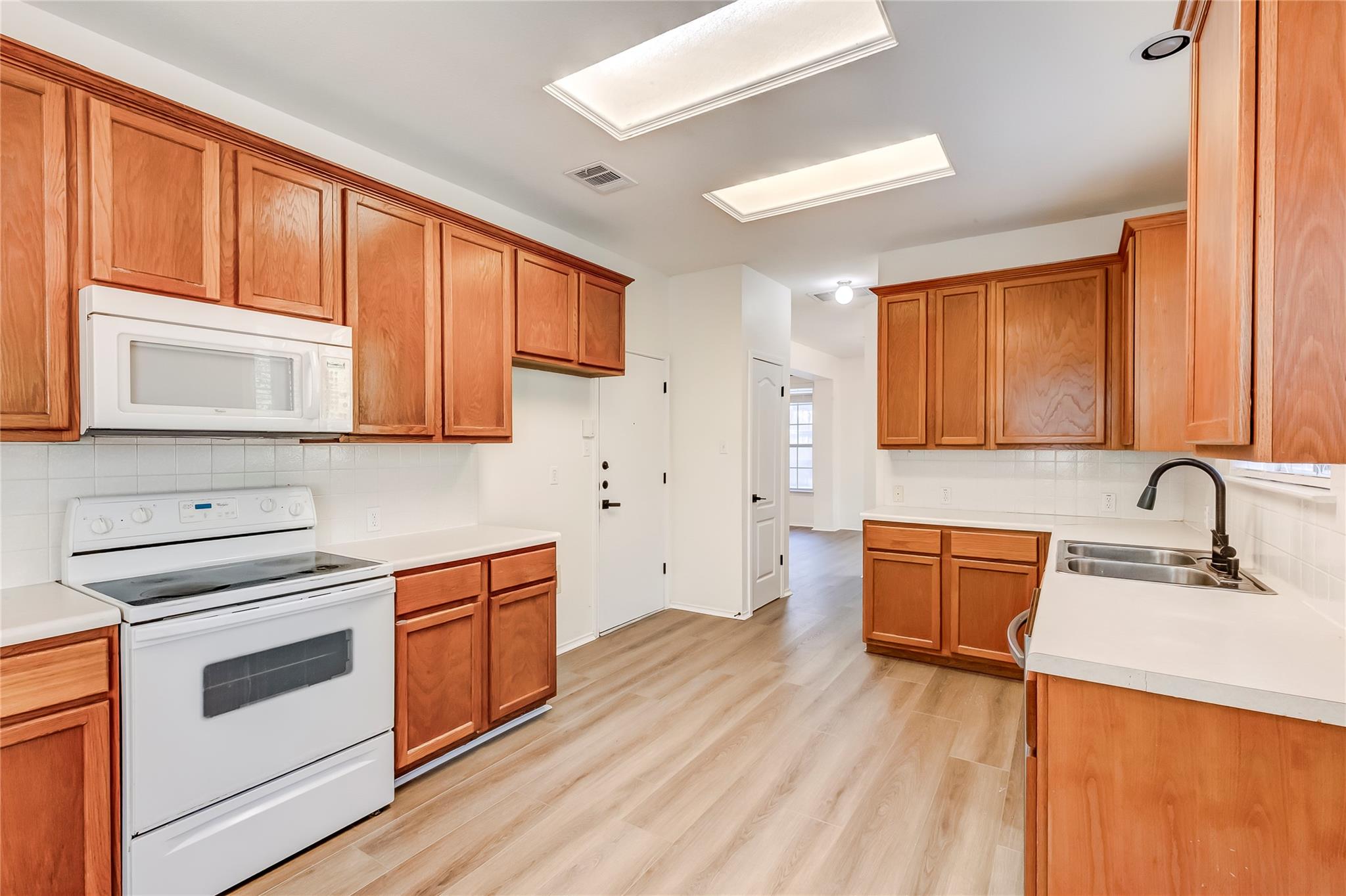 8116 Forest Heights Ln Property Photo 12