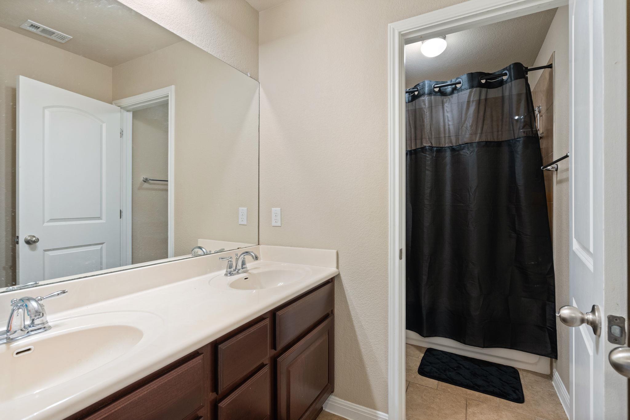 2037 Herzog Blvd Property Photo 25