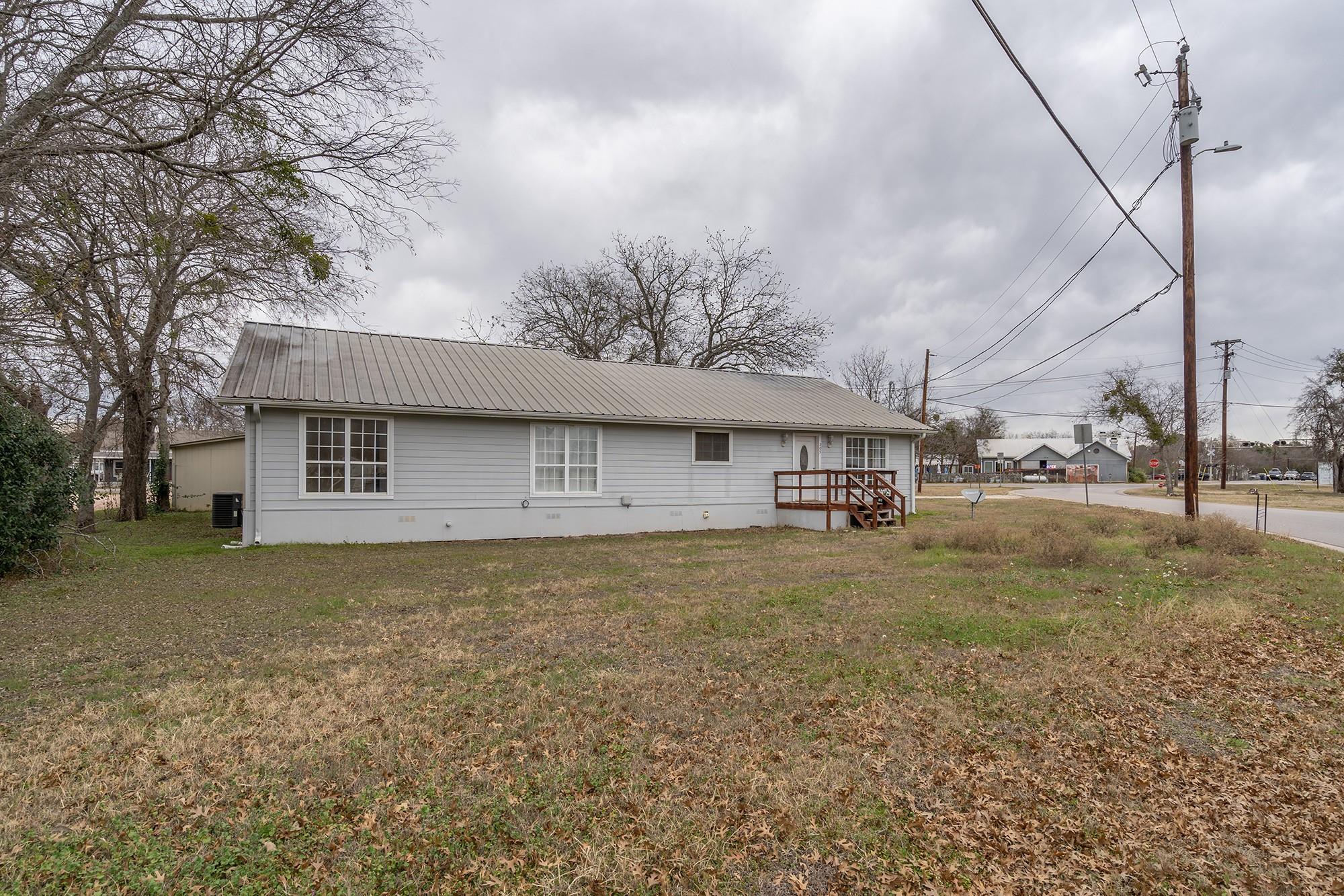 205 E Myrtle Ln Property Photo 5