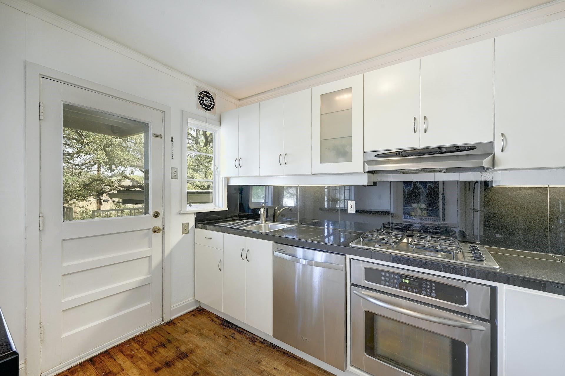 3416 Enfield Rd #b Property Photo 11