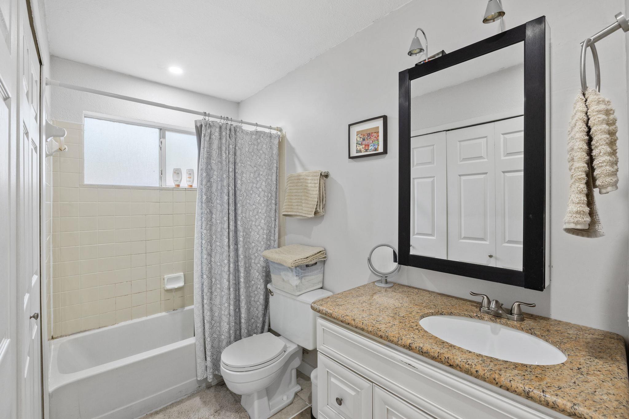 1015 E Yager Ln #115 Property Photo 17