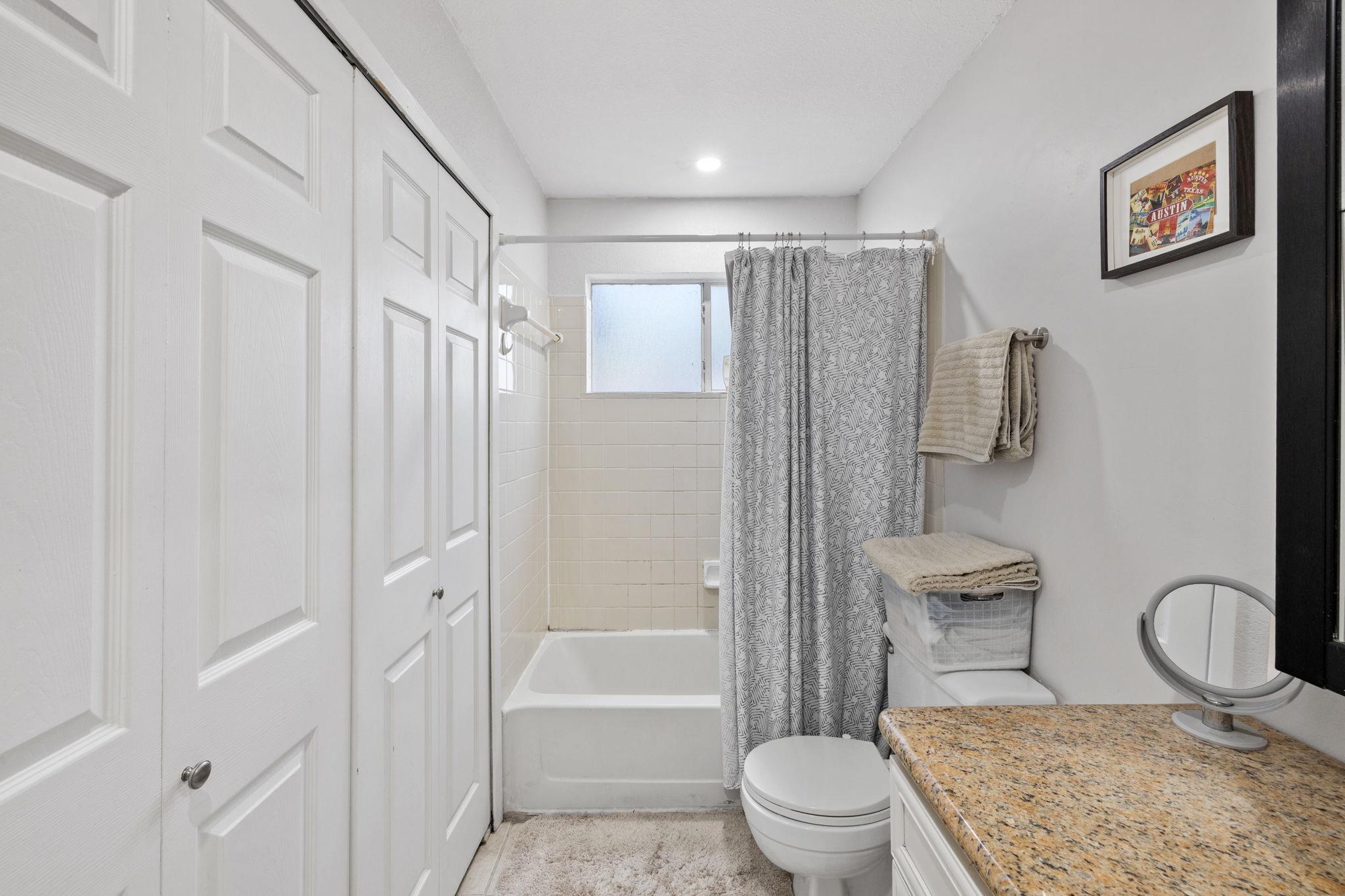 1015 E Yager Ln #115 Property Photo 18