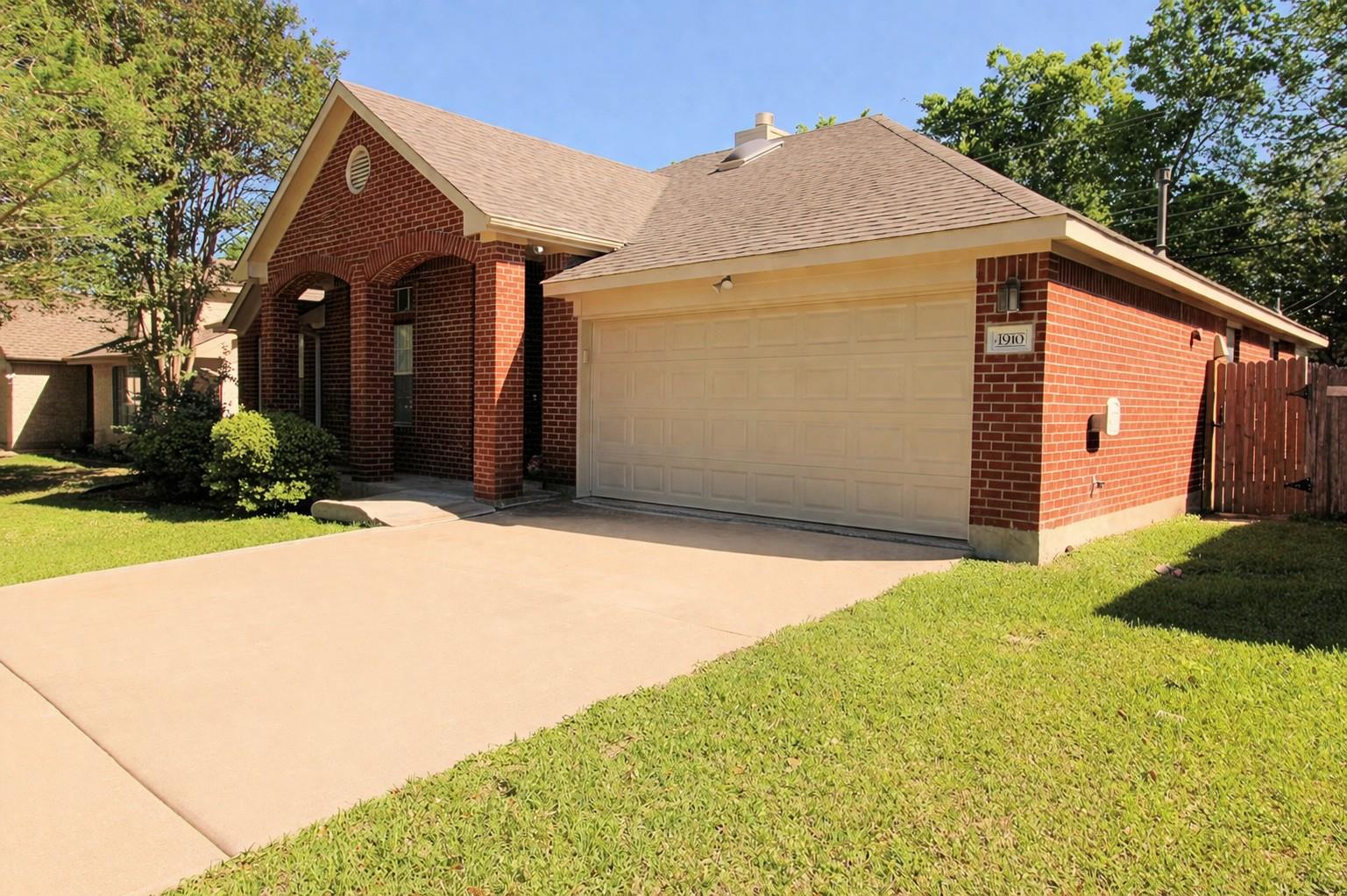 1910 Balsam Way Property Photo 2