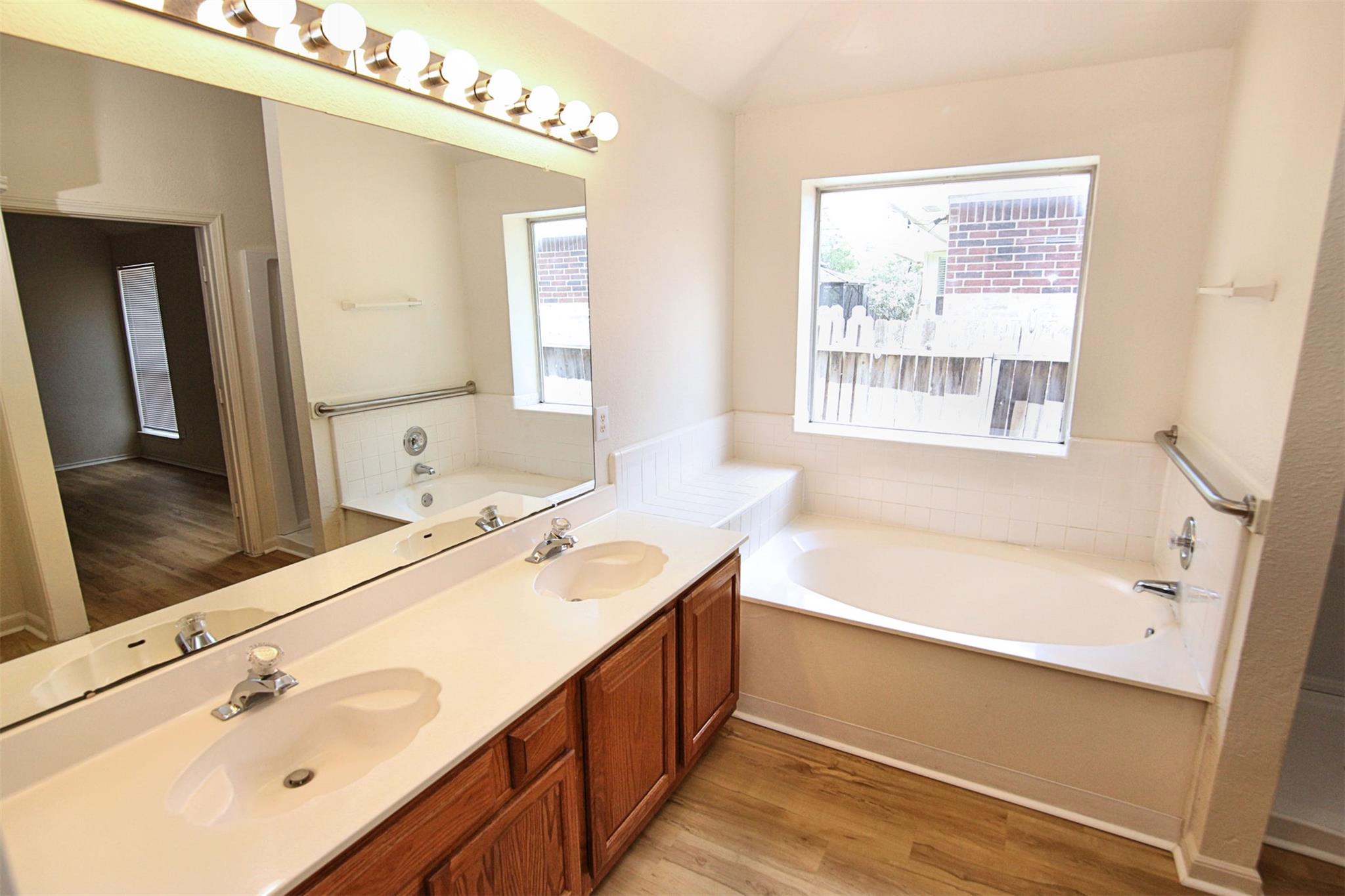 1910 Balsam Way Property Photo 9