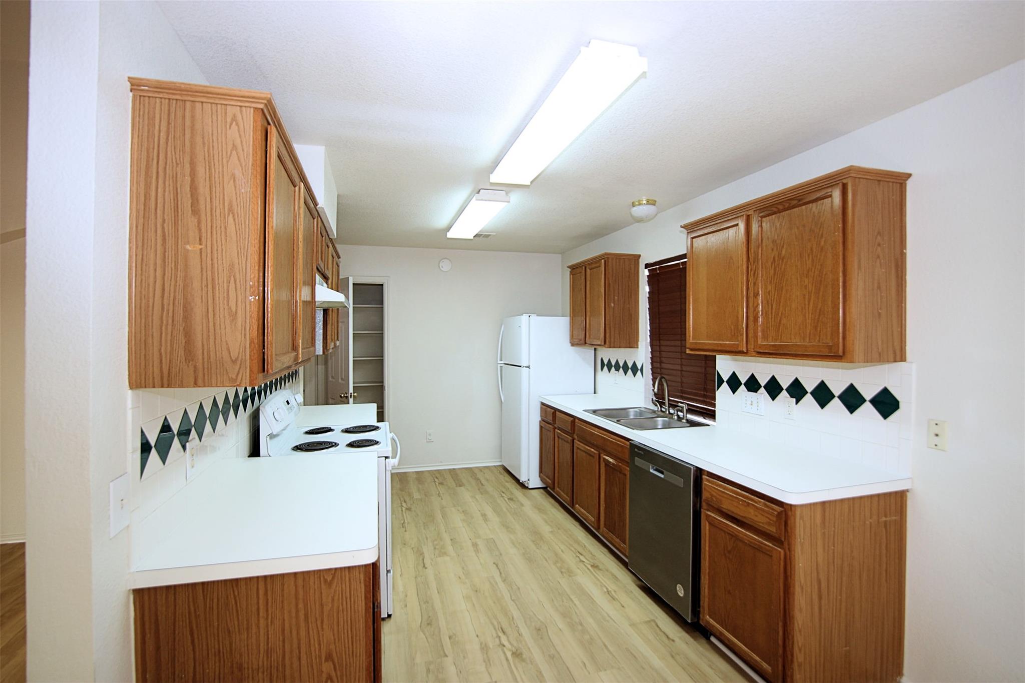 1910 Balsam Way Property Photo 22
