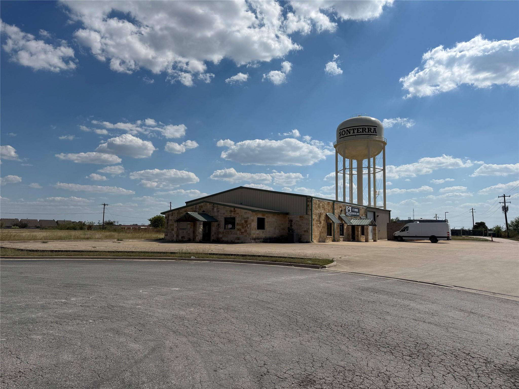 321 Limestone Ter Property Photo 2