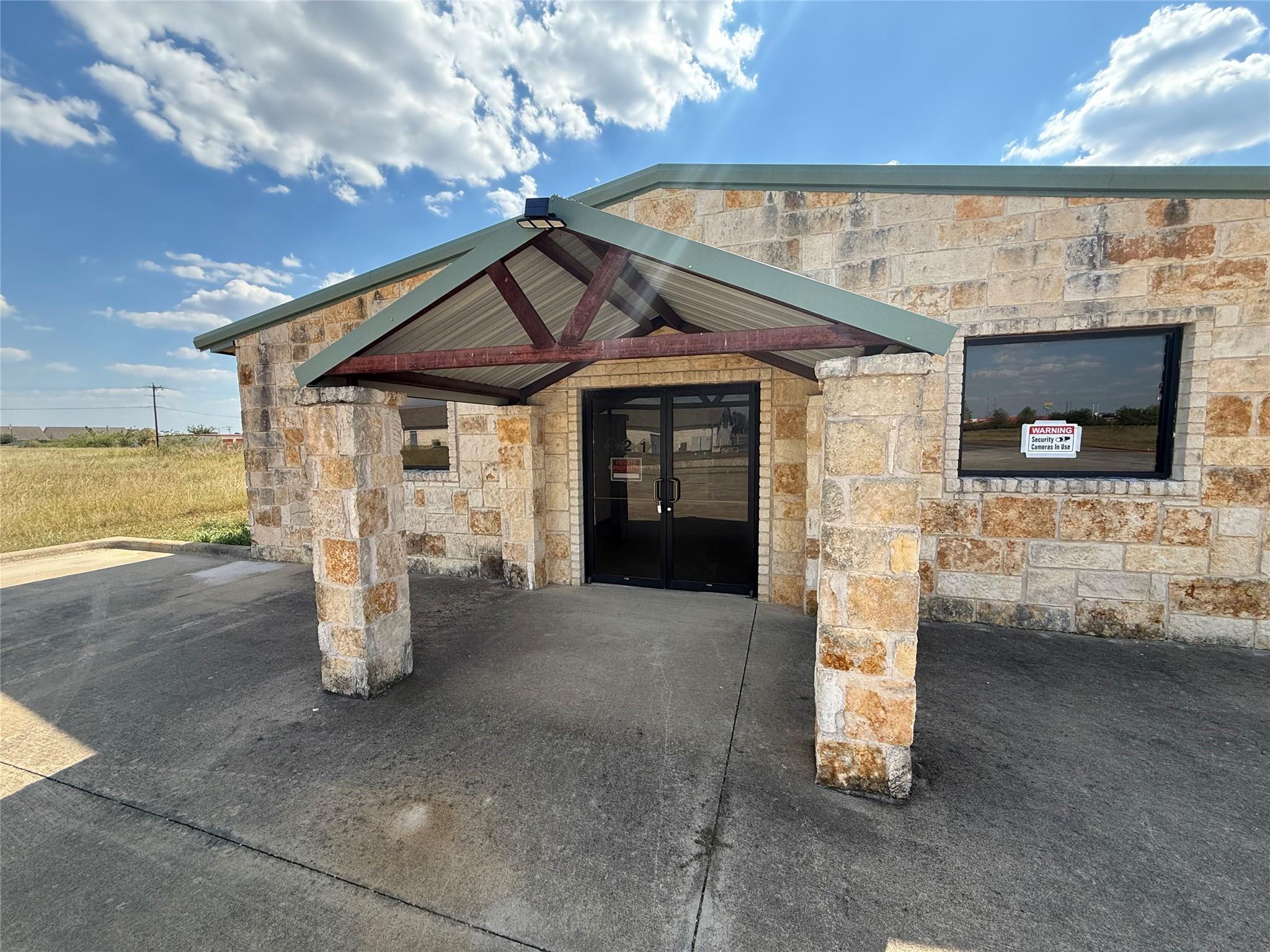 321 Limestone Ter Property Photo 3