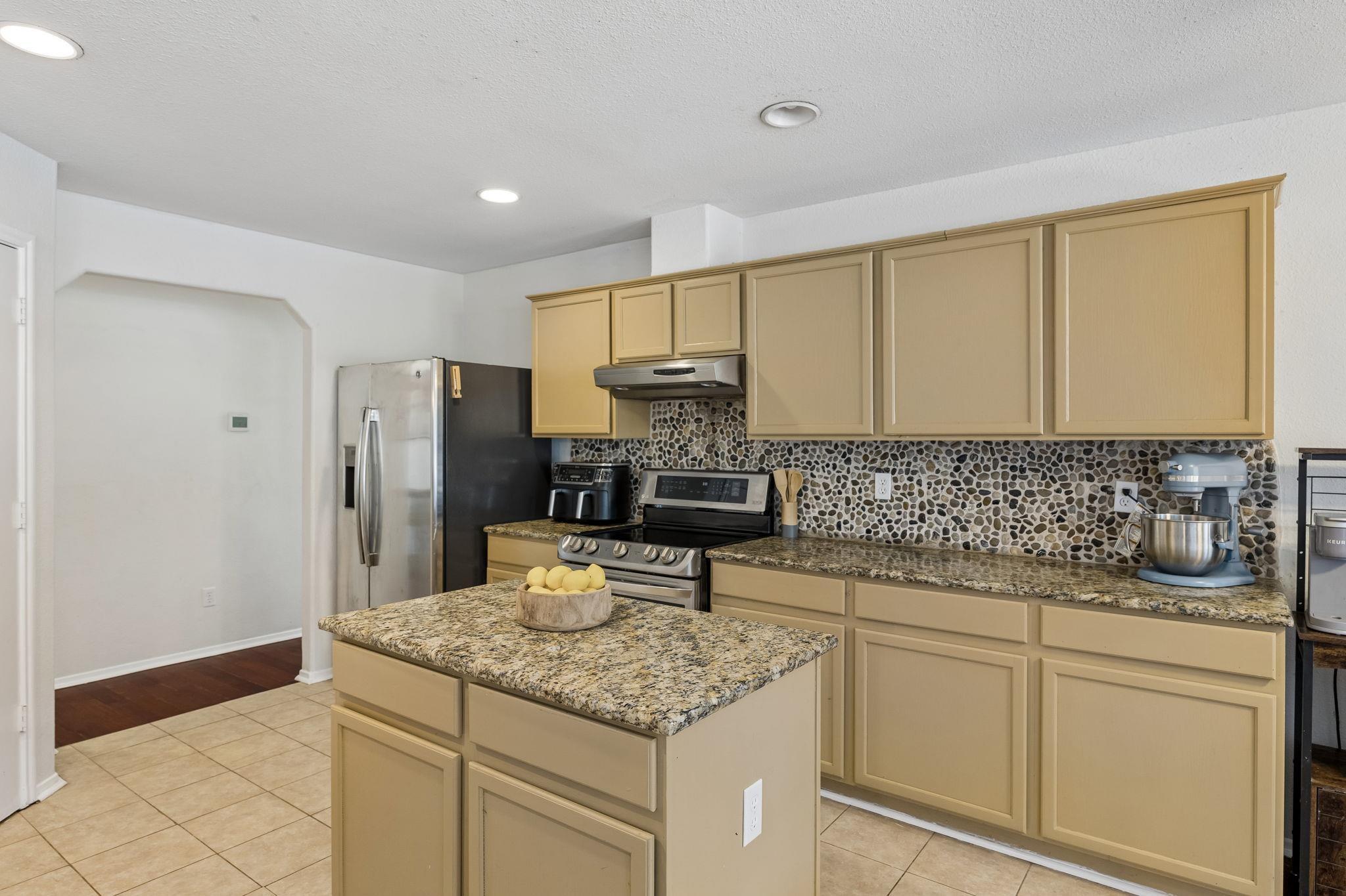 6005 La Mesa St Property Photo 5