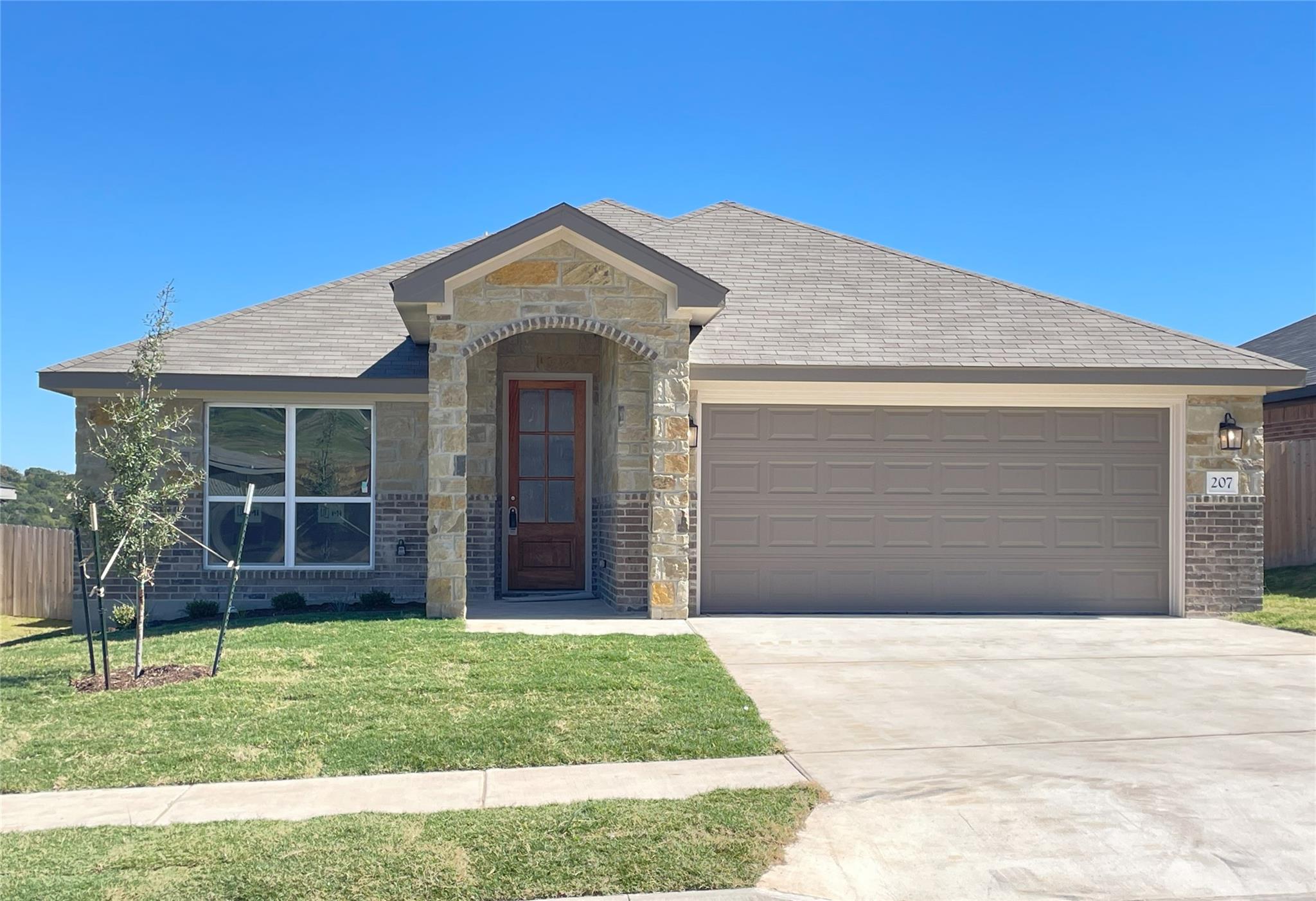 207 Fawn Ridge Dr Property Photo