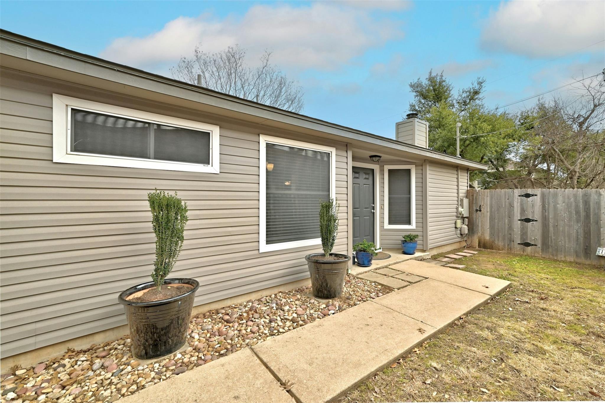 1807 Hollow Tree Blvd Property Photo 4