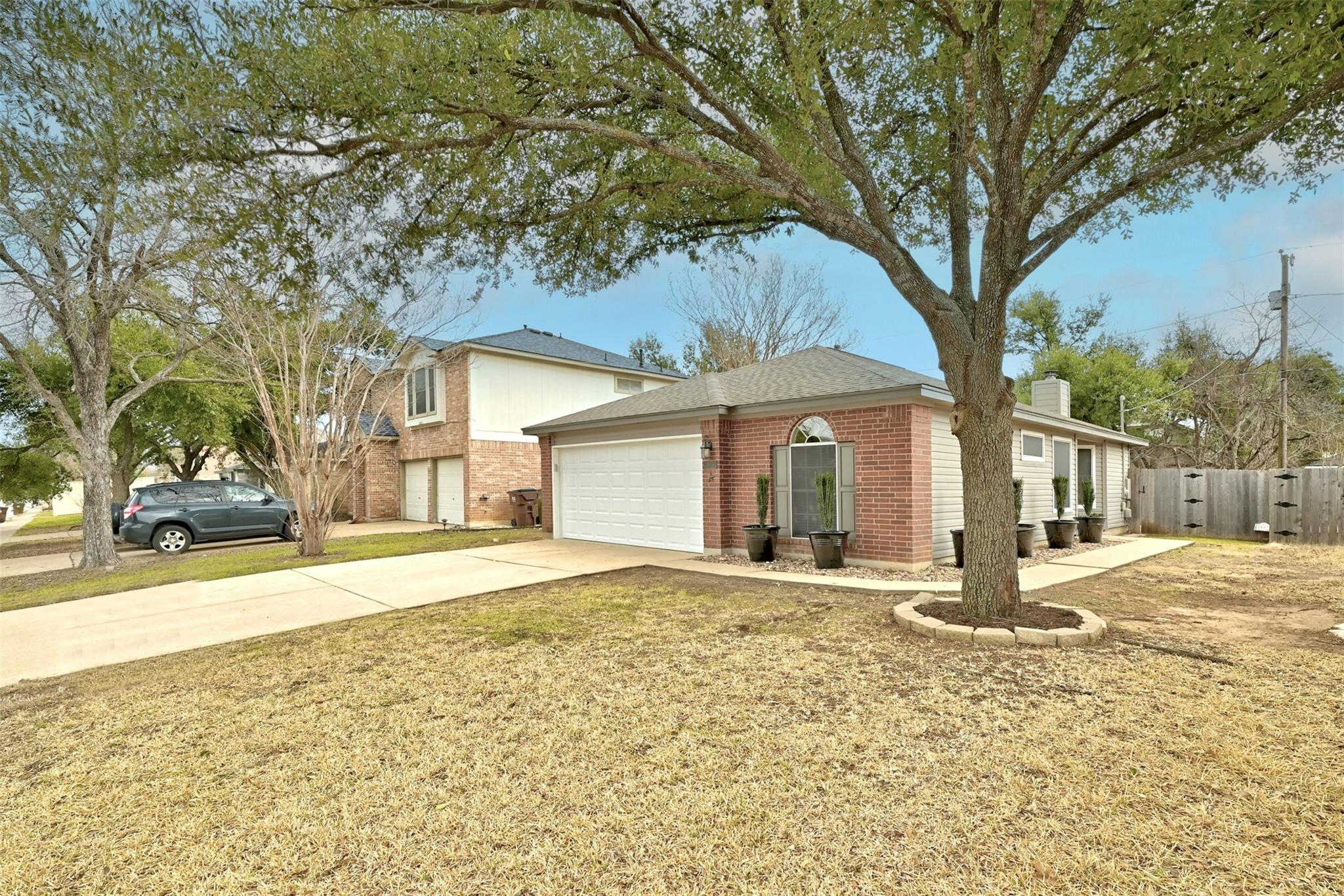 1807 Hollow Tree Blvd Property Photo 4