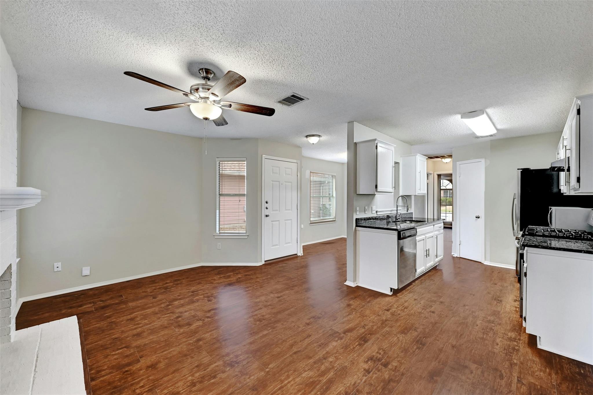 1807 Hollow Tree Blvd Property Photo 9