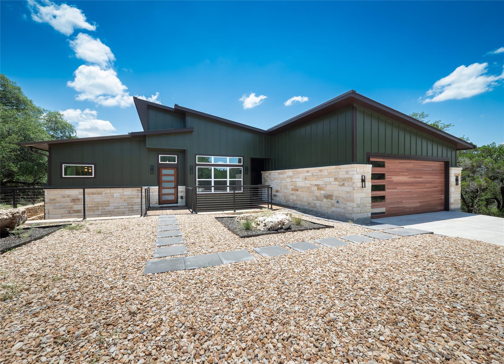 3013 Clark Ave Property Photo 1