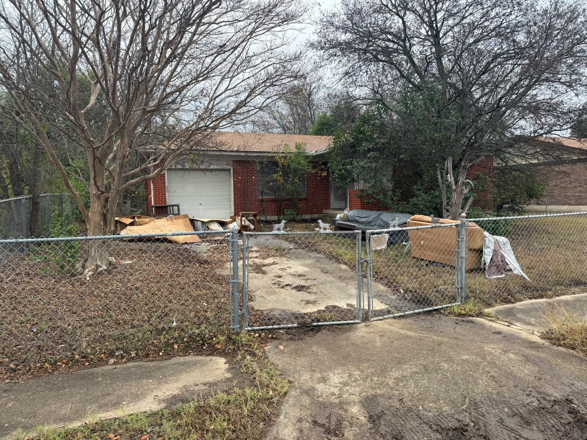 1302 Connell Dr Property Photo