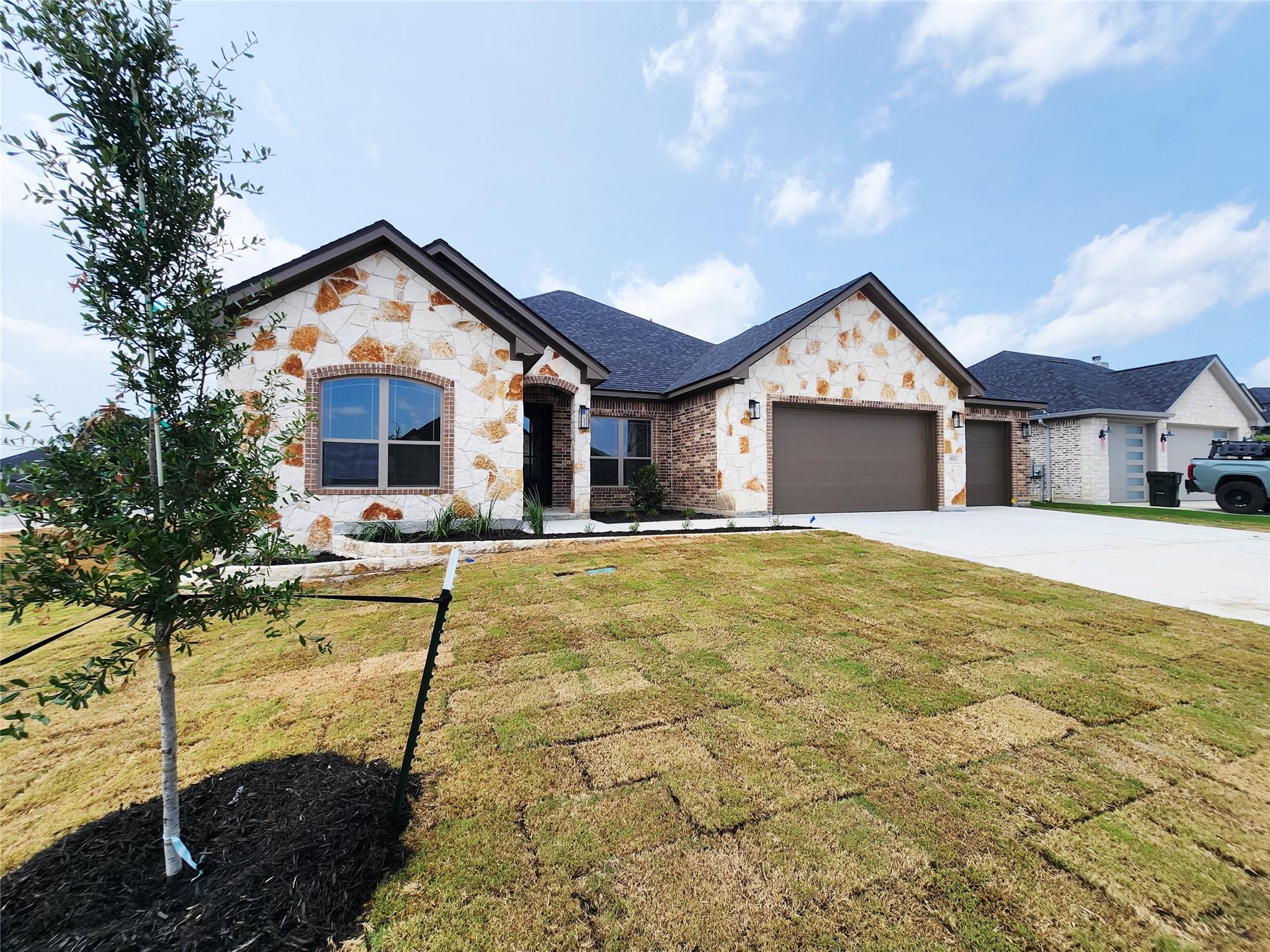 801 Golden Eagle Cv Property Photo 2