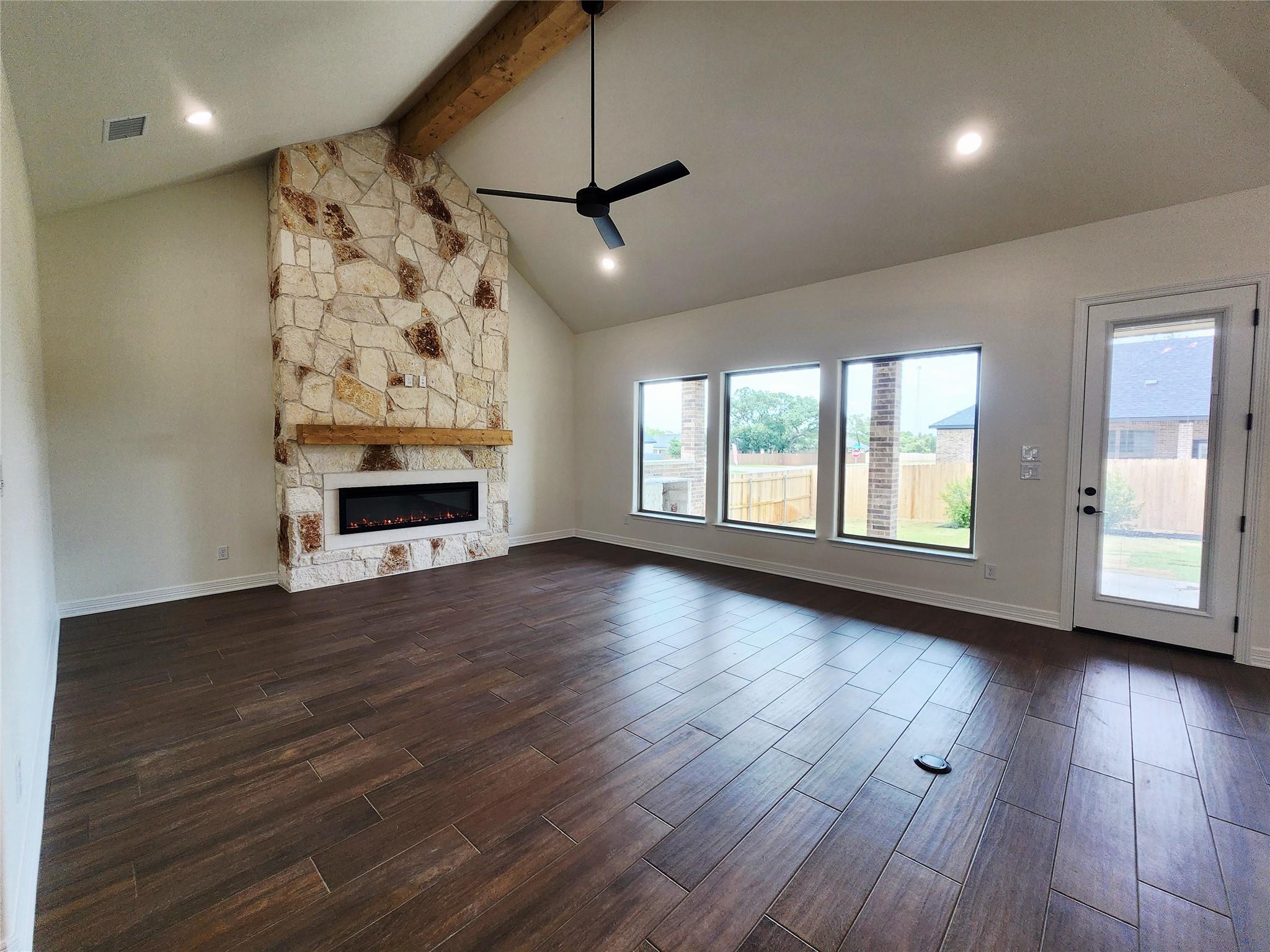 801 Golden Eagle Cv Property Photo 4