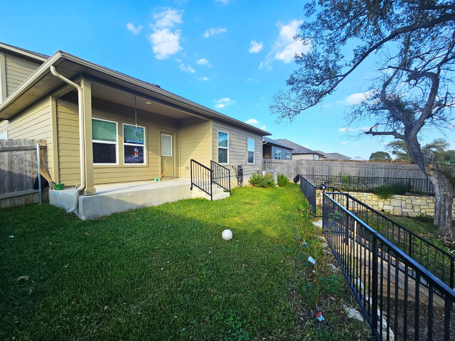 916 Armadillo Dr Property Photo 38