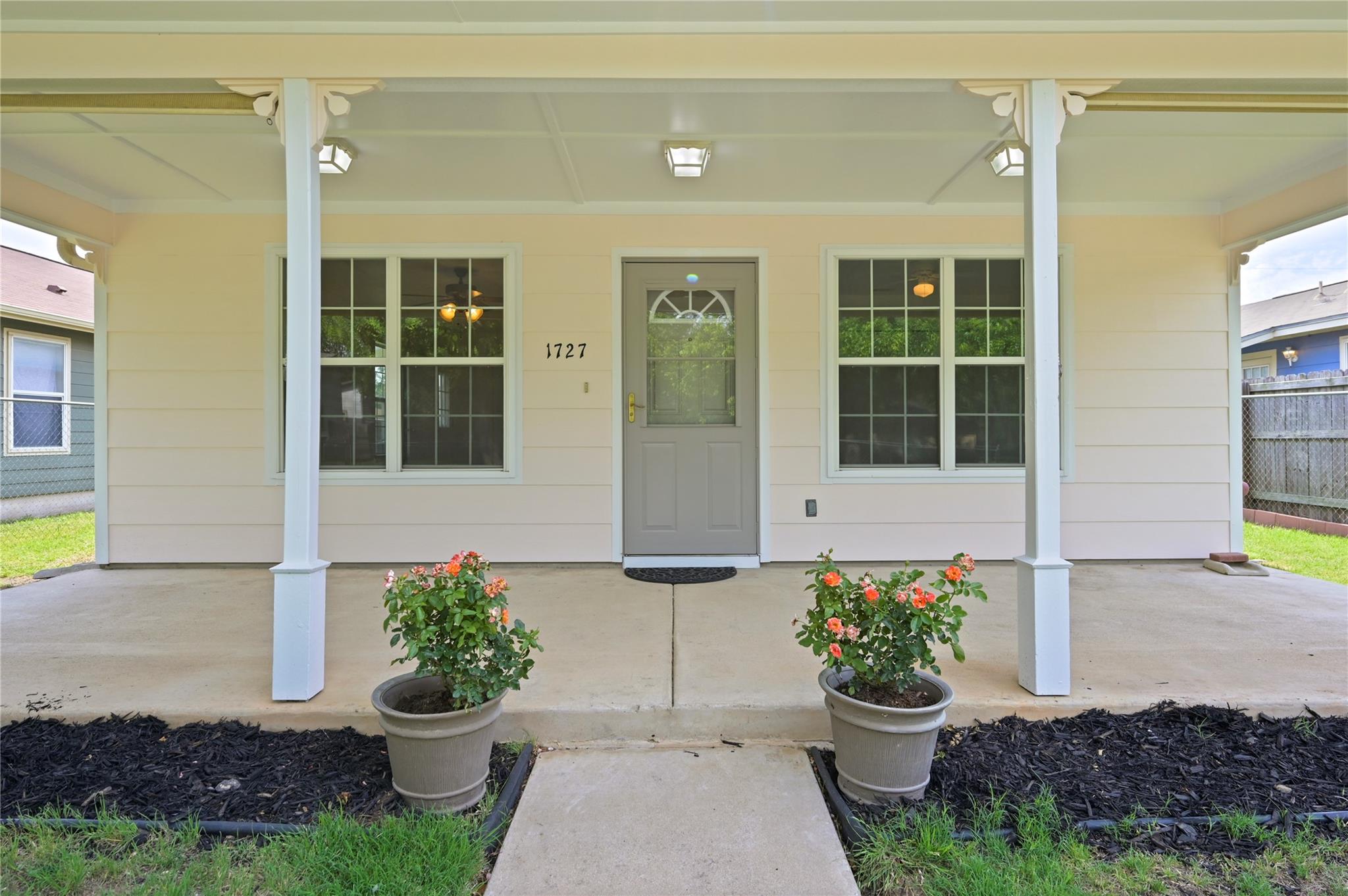 1727 Leander St Property Photo