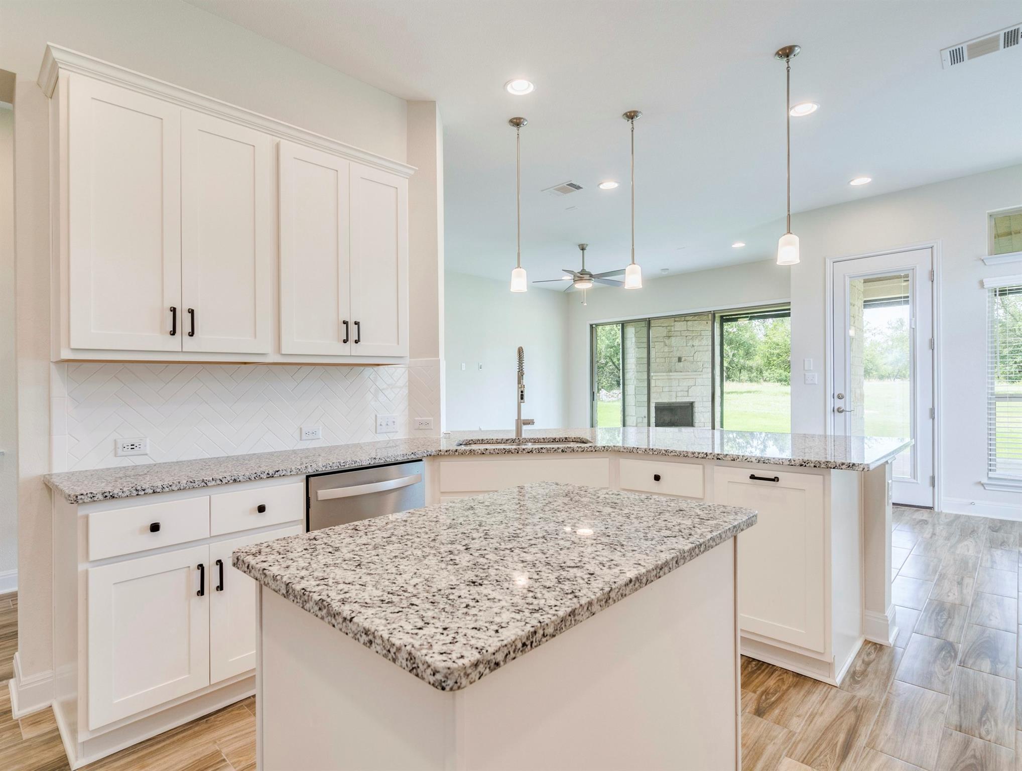 1421 Nature View Loop Property Photo 7