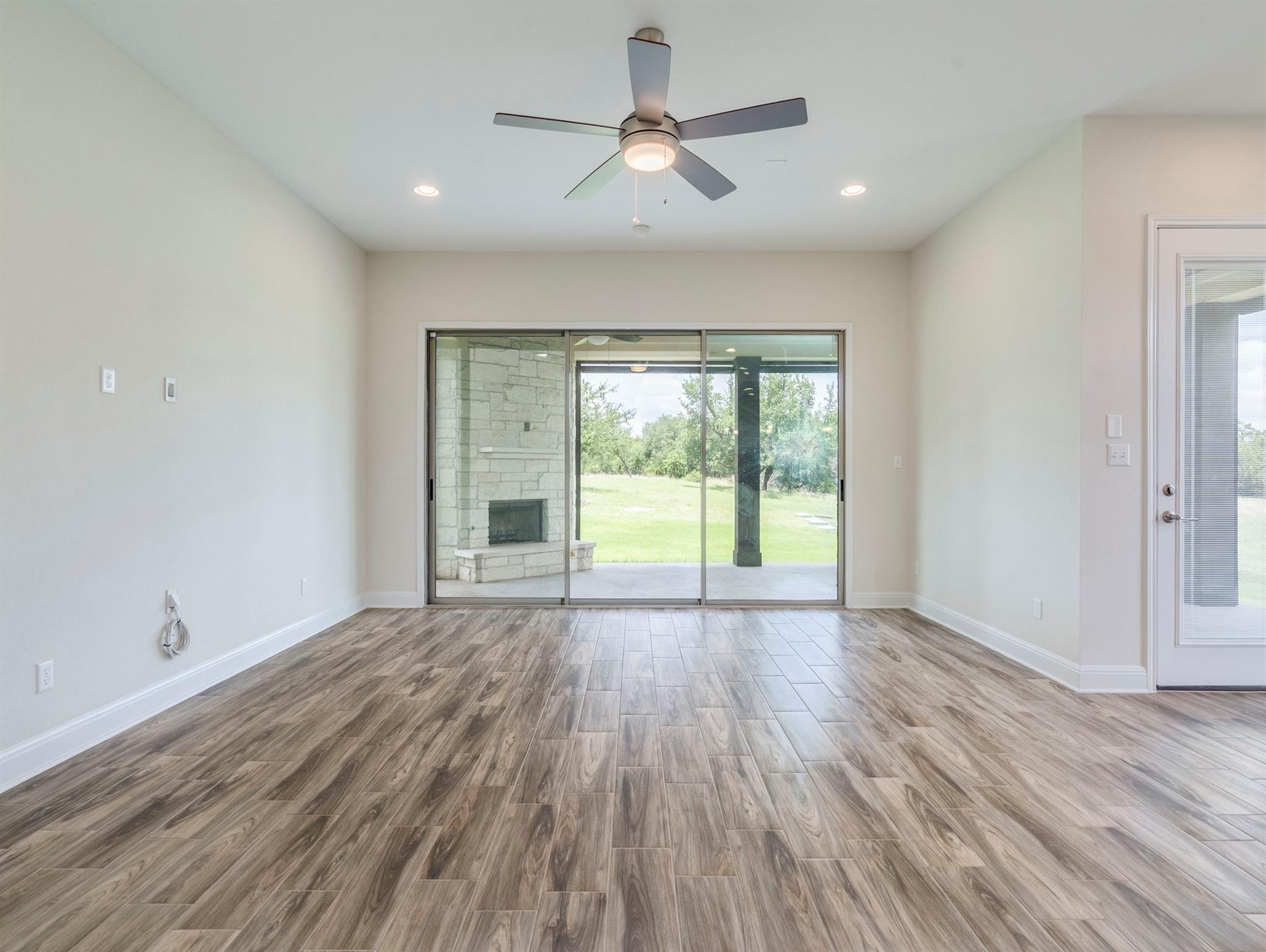 1421 Nature View Loop Property Photo 12