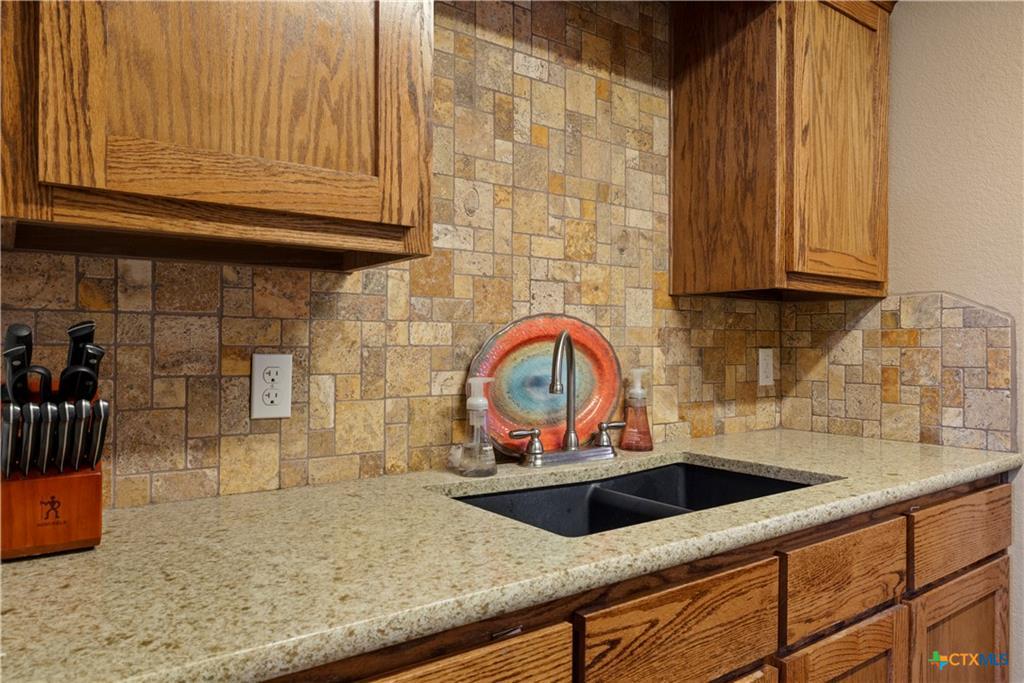 1239 Honor Ln Property Photo 7