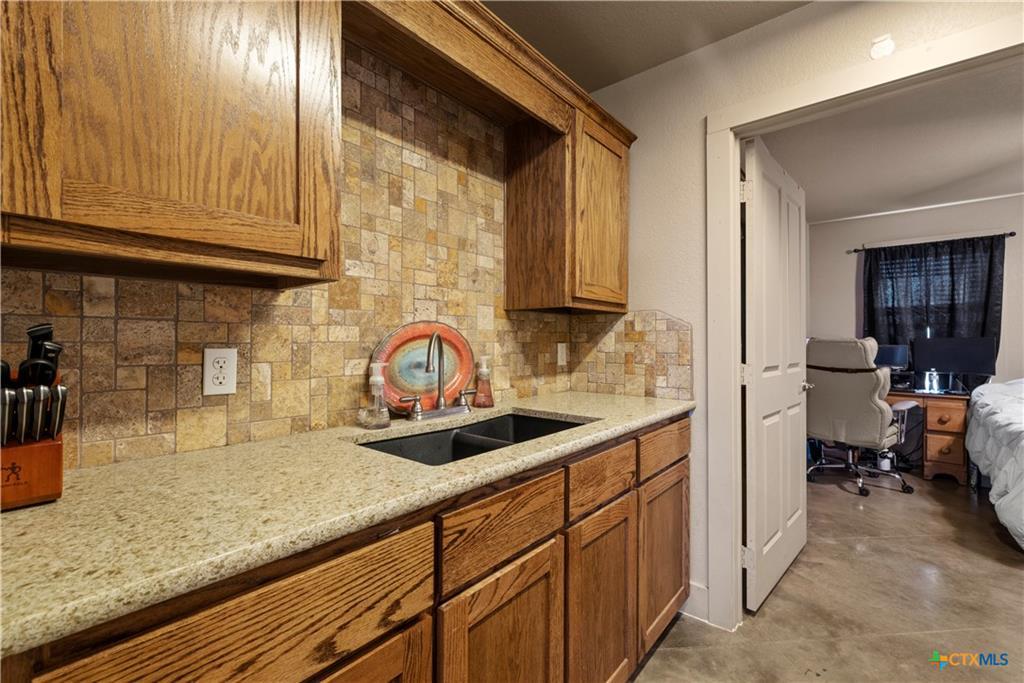1239 Honor Ln Property Photo 8