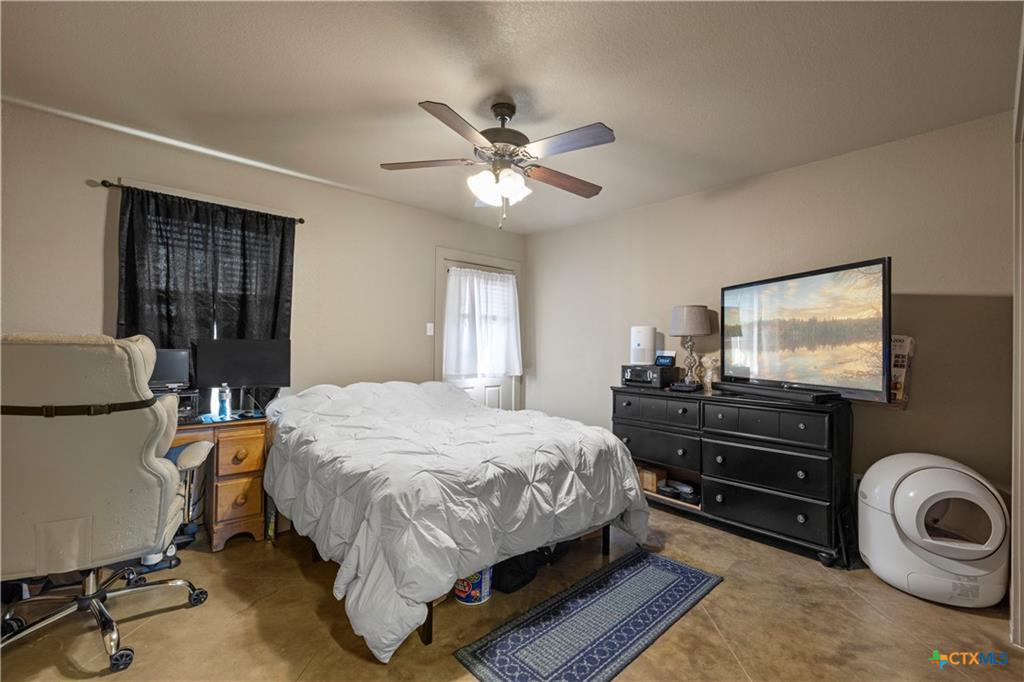 1239 Honor Ln Property Photo 10