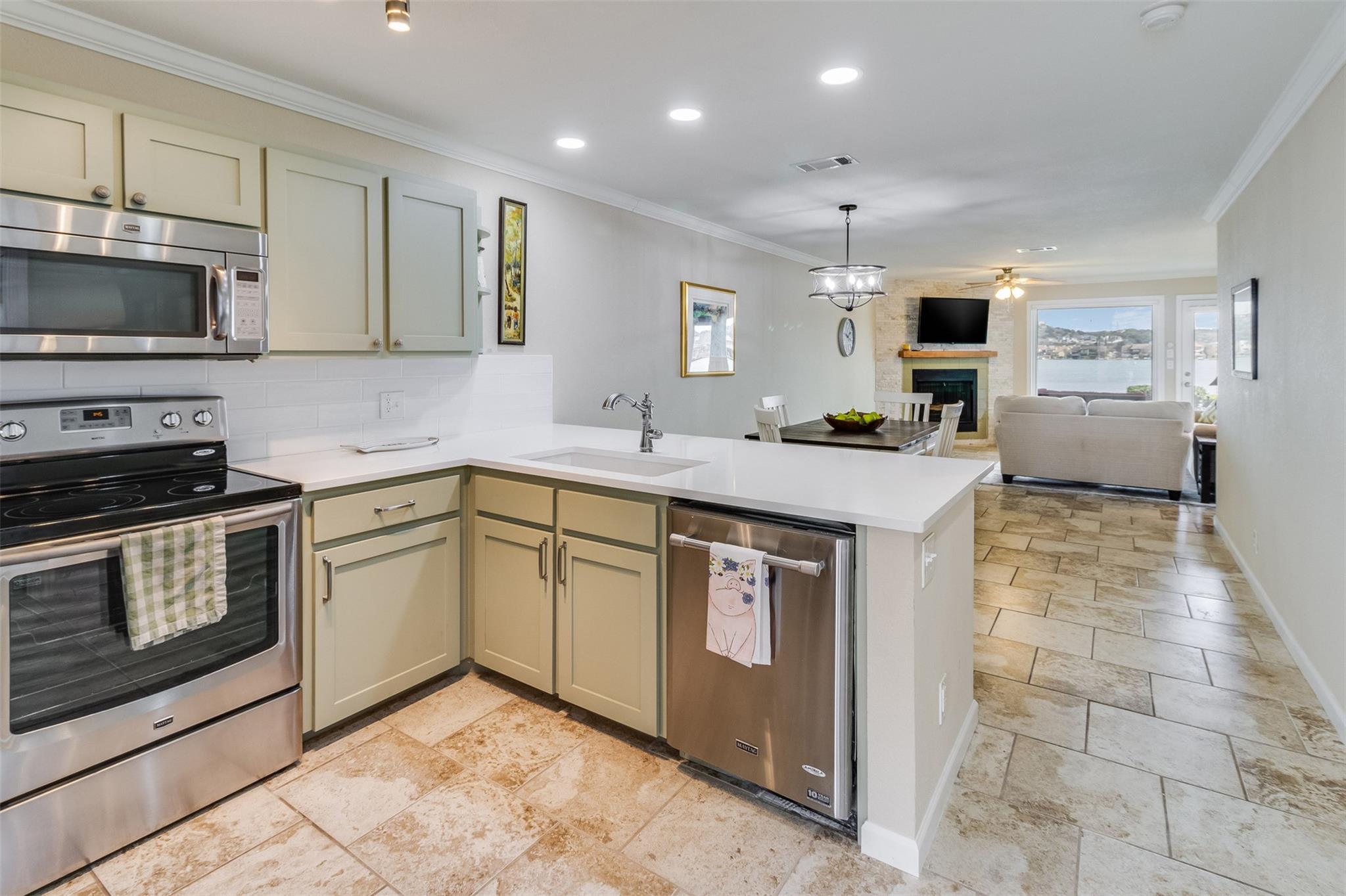 101 Island Dr #d Property Photo 9