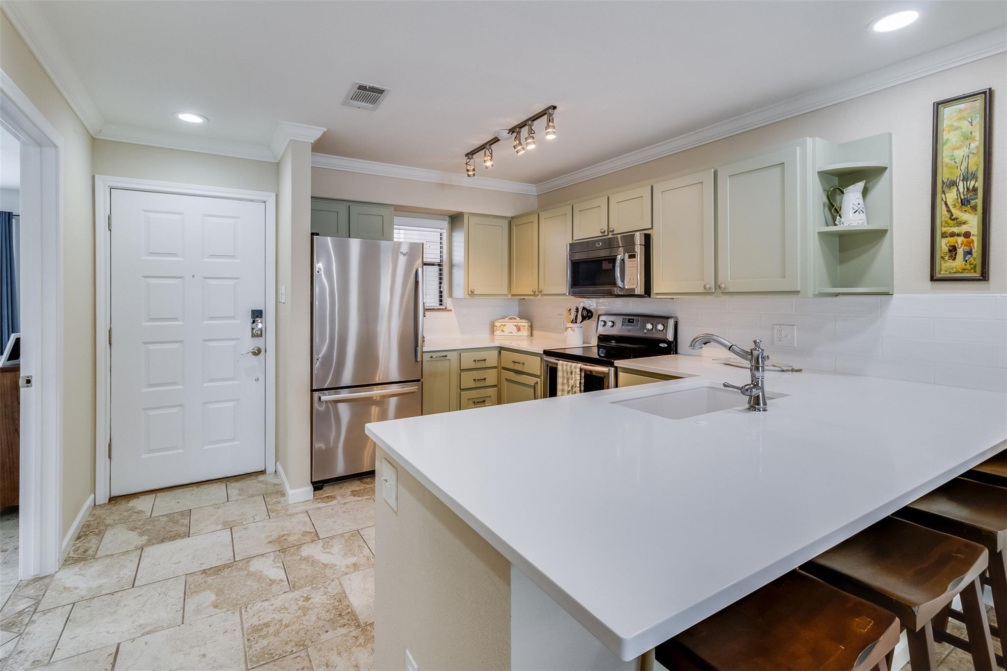 101 Island Dr #d Property Photo 10