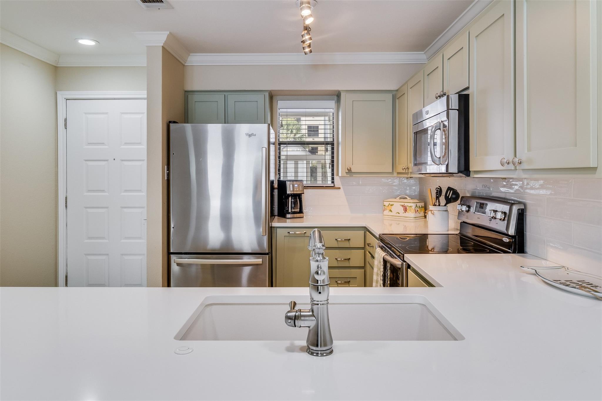 101 Island Dr #d Property Photo 11