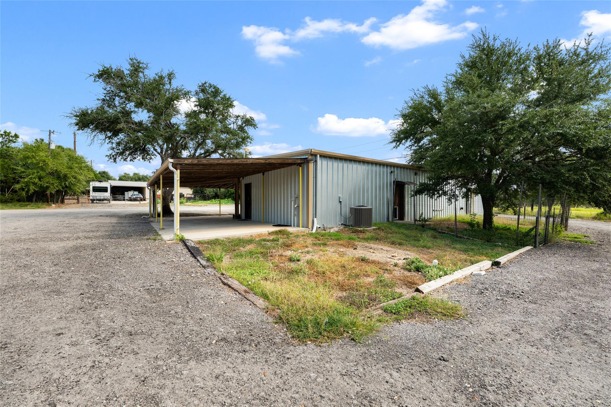 301 Dews Rd Property Photo 38