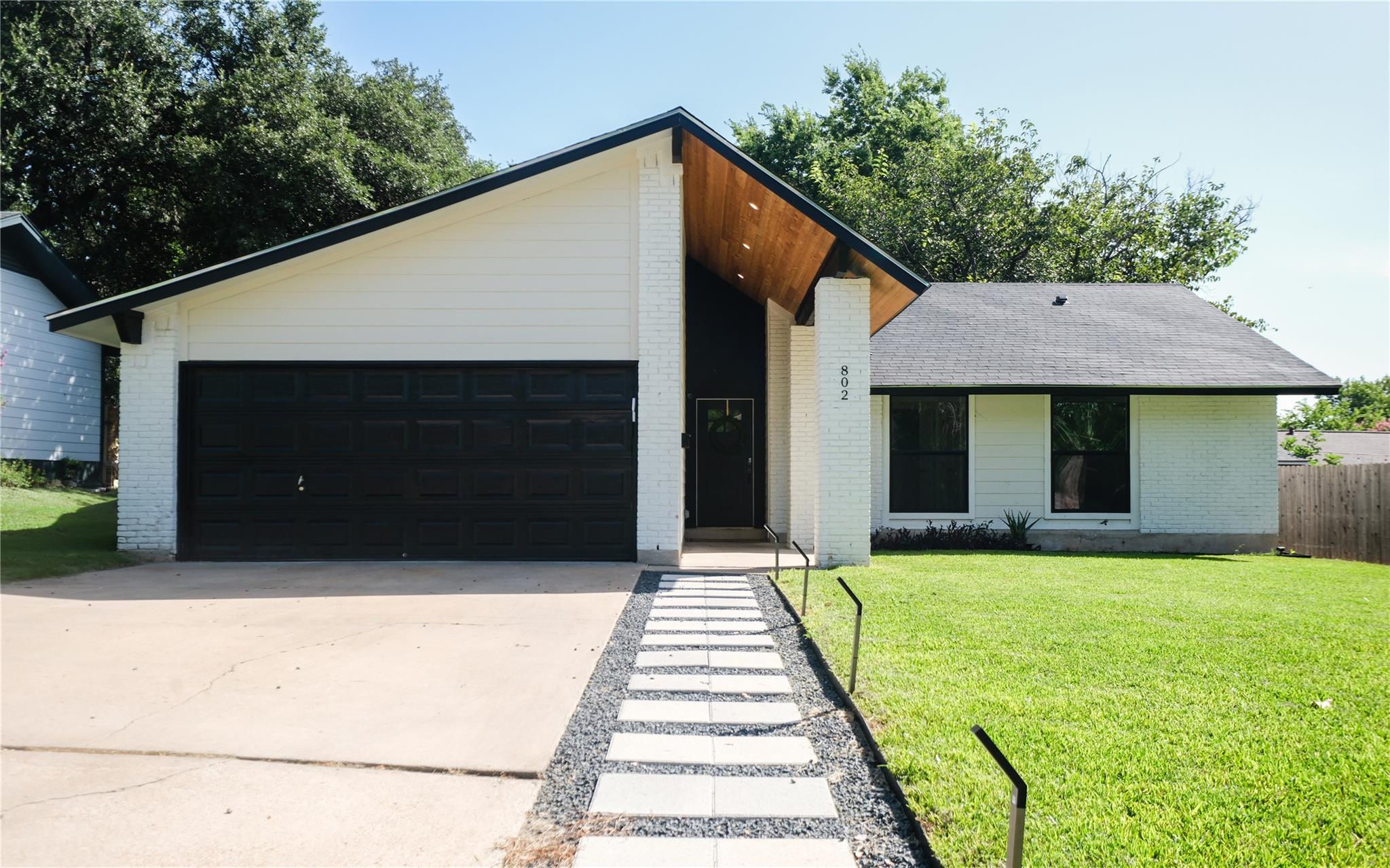 802 Cedar Gln Property Photo