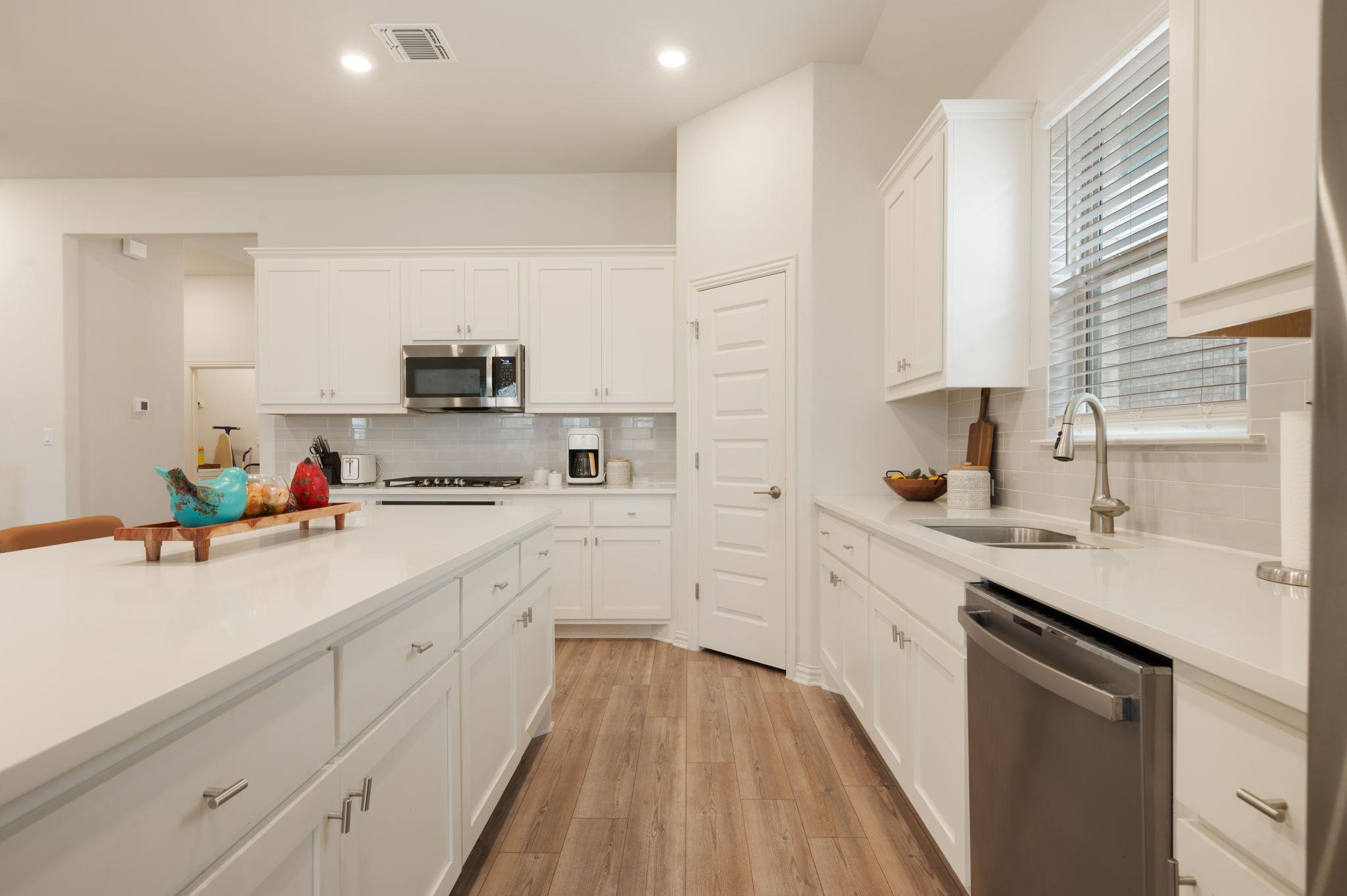 3932 Pine Cone Way Property Photo 8