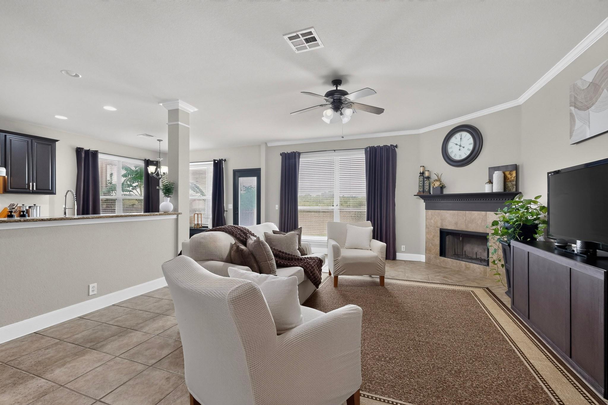 2544 Salorn Way Property Photo 6